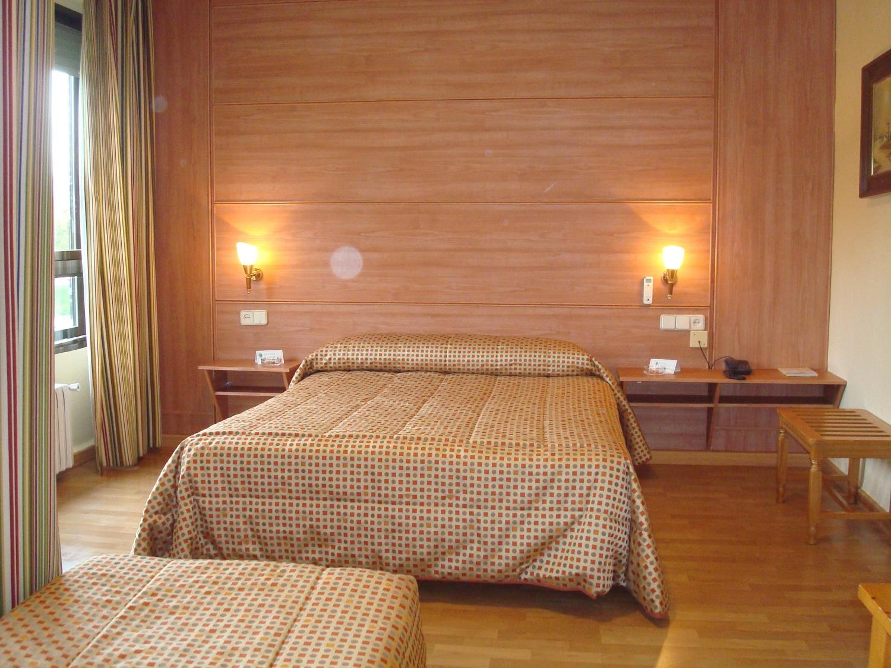 Family Room (2 Adults + 1 Child) photo 2