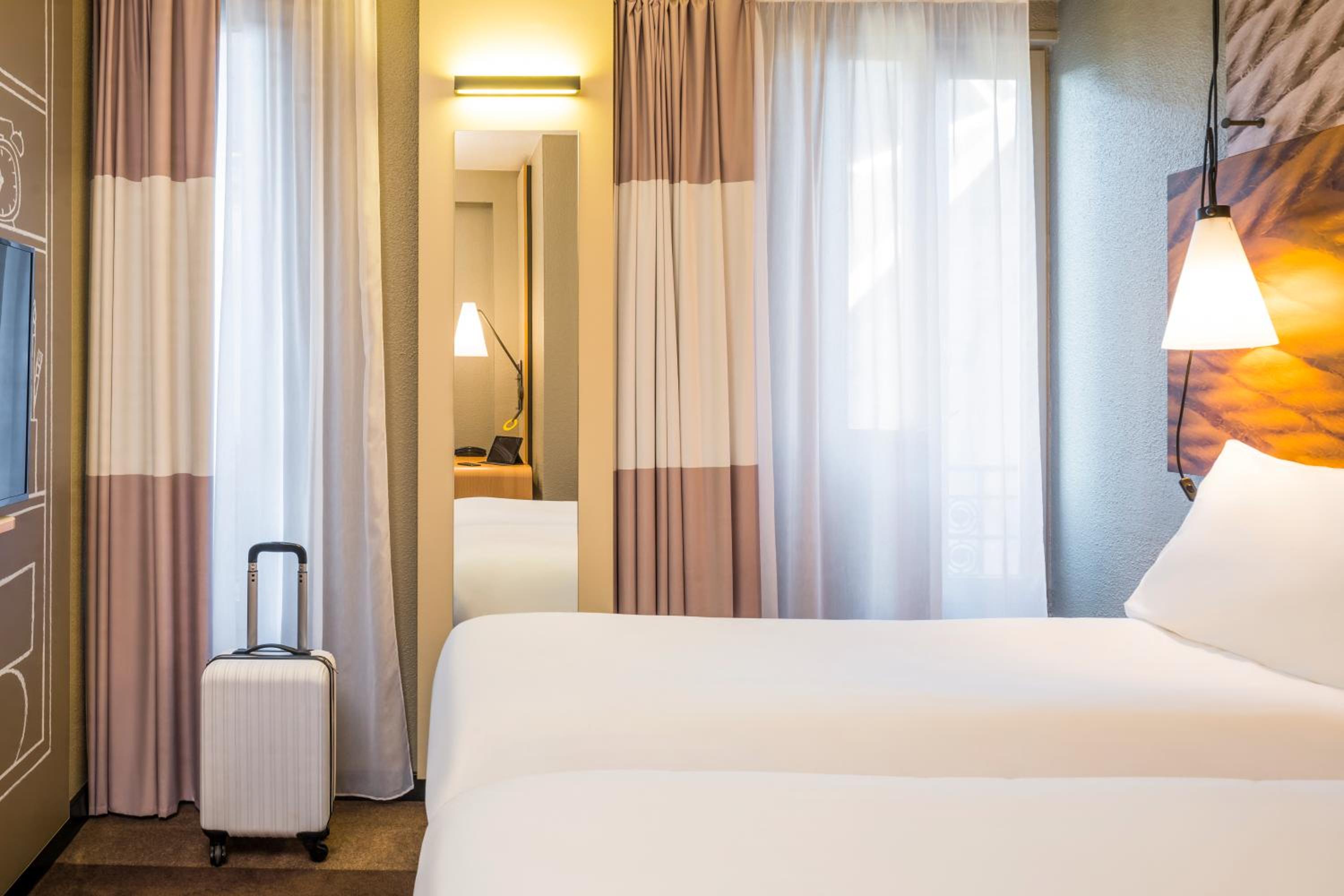 Standard Twin Room - Photo 6