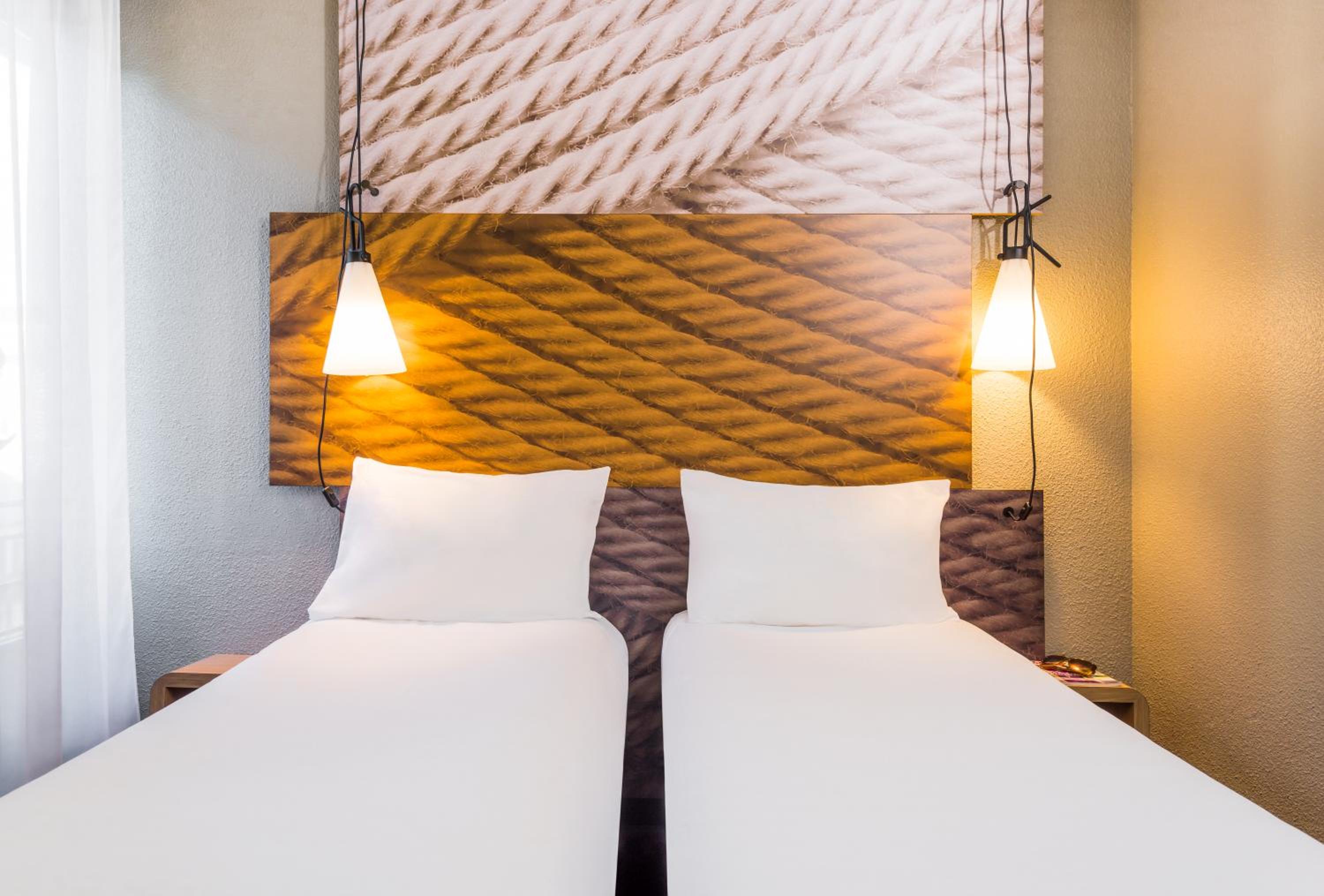 Standard Twin Room - Photo 1