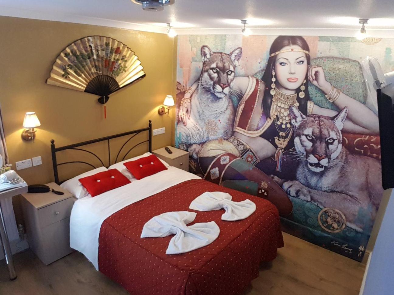 Standard Suite with Private shower and toilet  photo 2