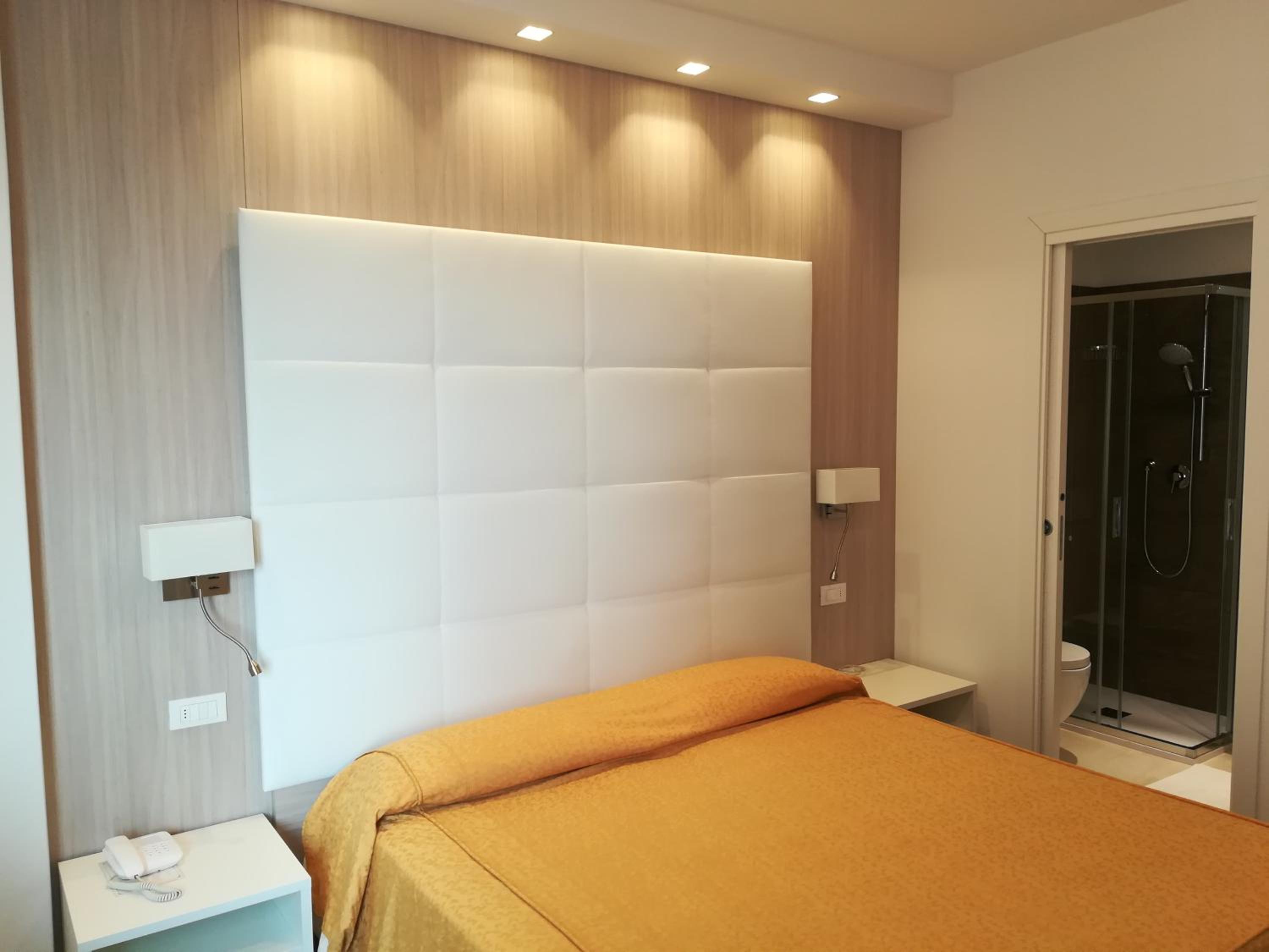 Superior Double or Twin Room with Lateral Sea View photo 3
