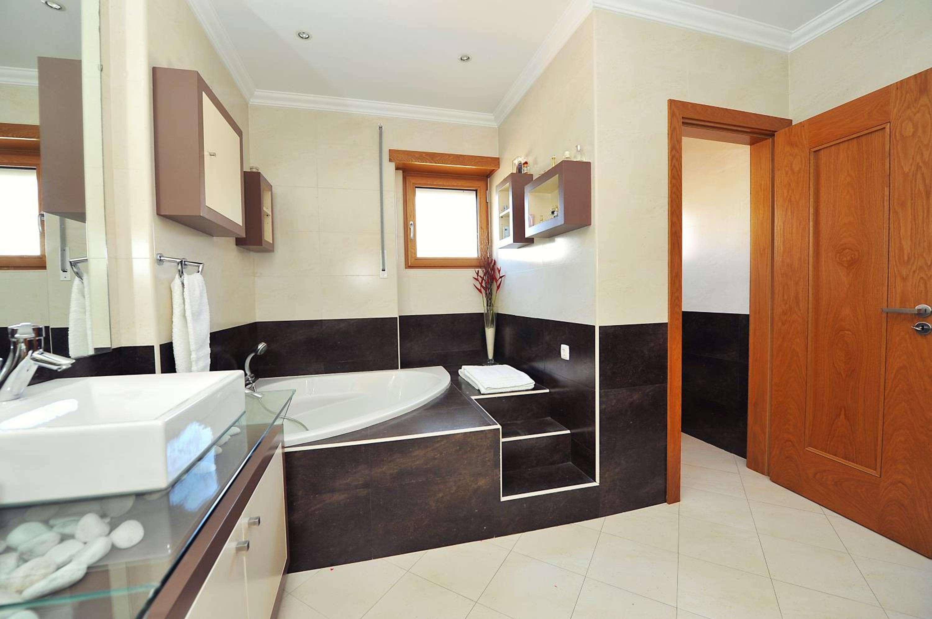 Superior King Suite - Photo 15