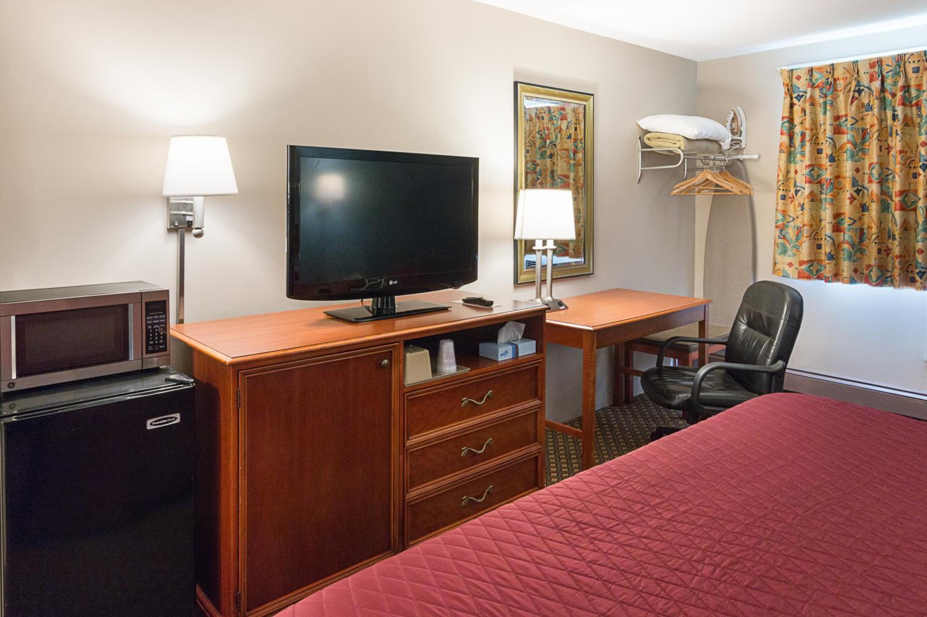 King Room - Non-Smoking - Photo 5