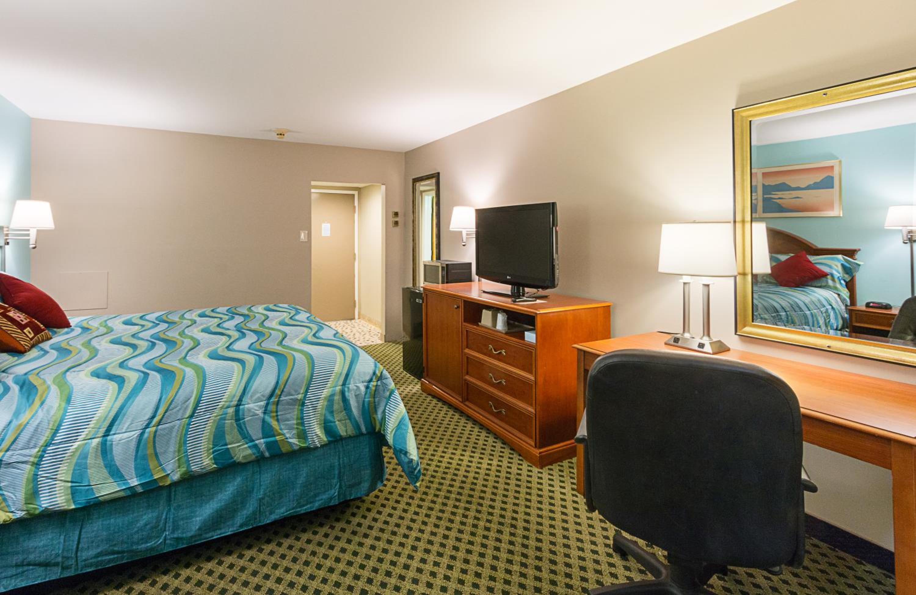King Room - Non-Smoking - Photo 11