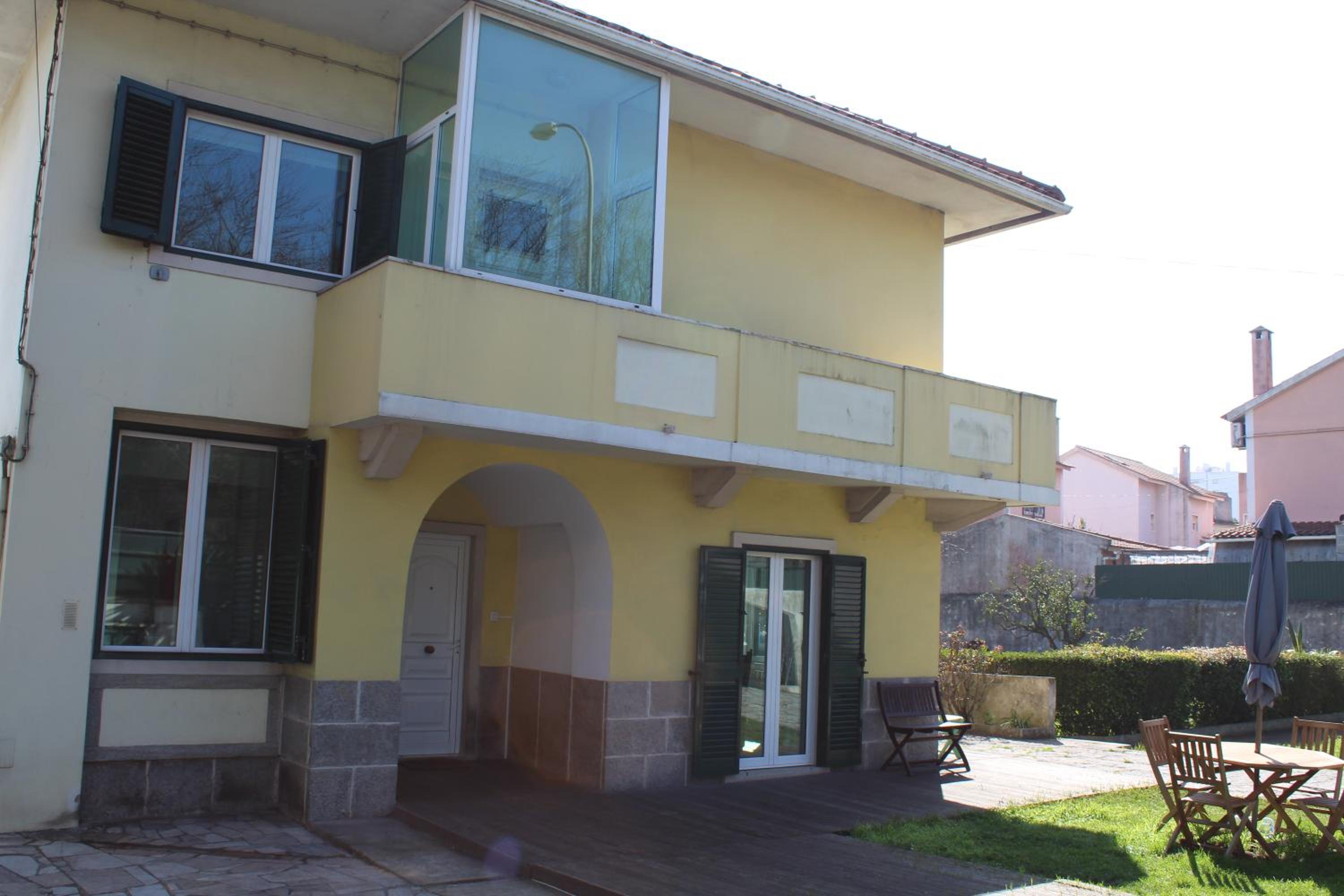 Two-Bedroom Apartment - Photo 2
