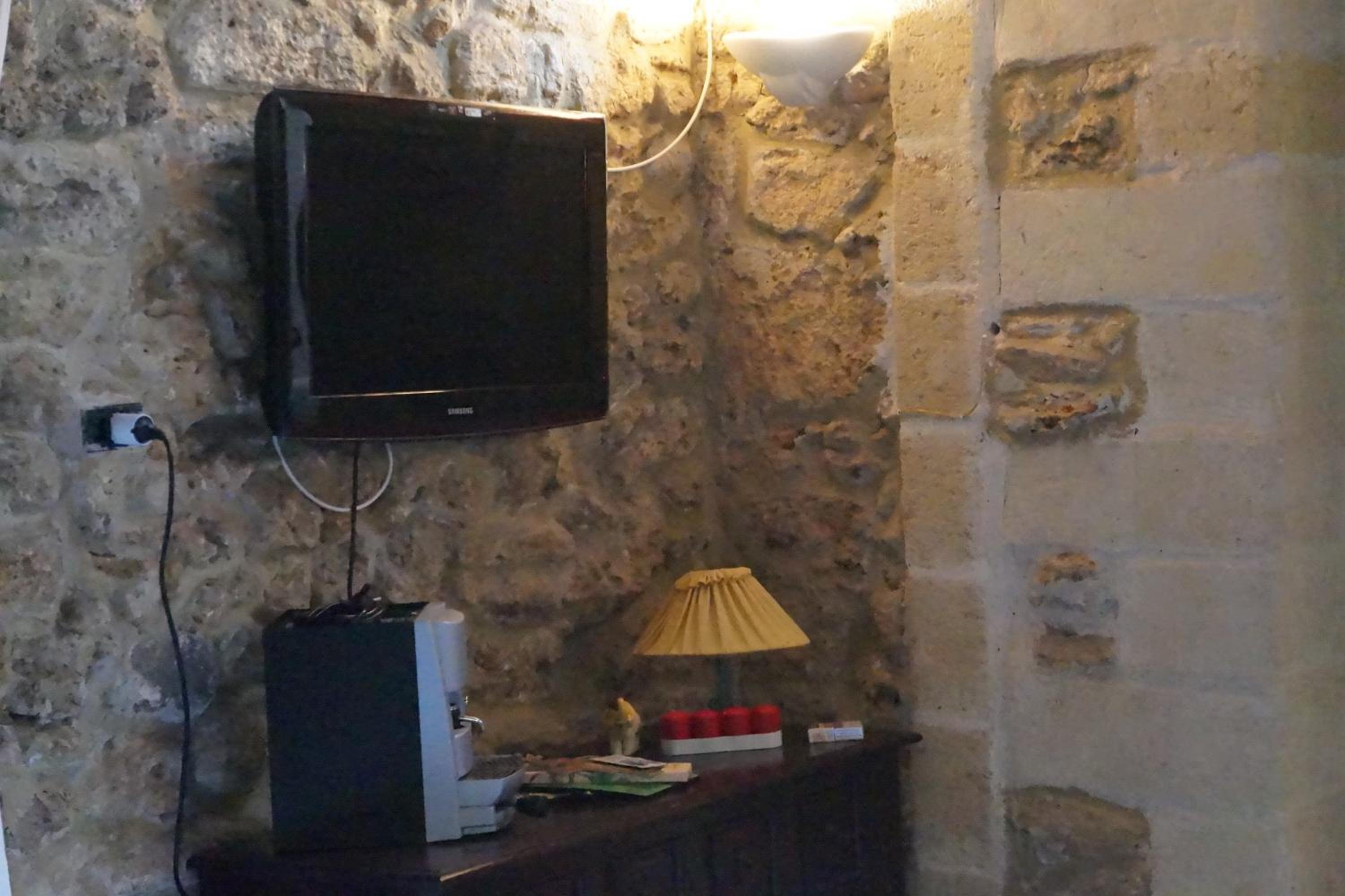 One-Bedroom House - Photo 8