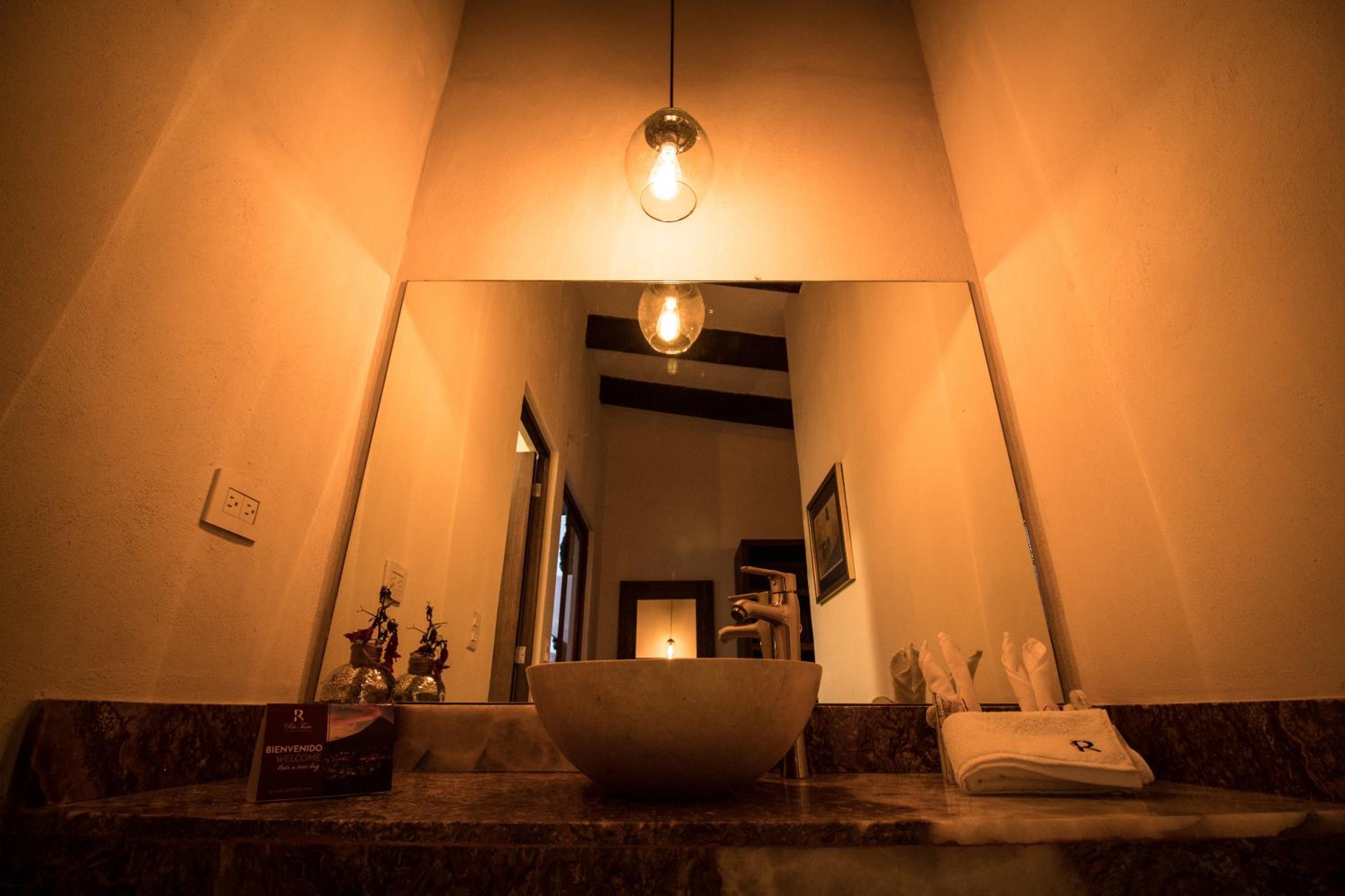 Queen Suite with Spa Bath photo 2