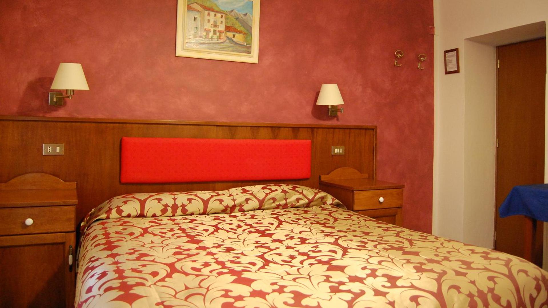 Double or Twin Room - Photo 9