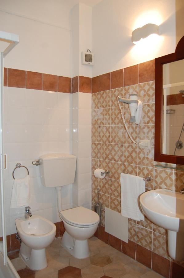 Double or Twin Room - Photo 13