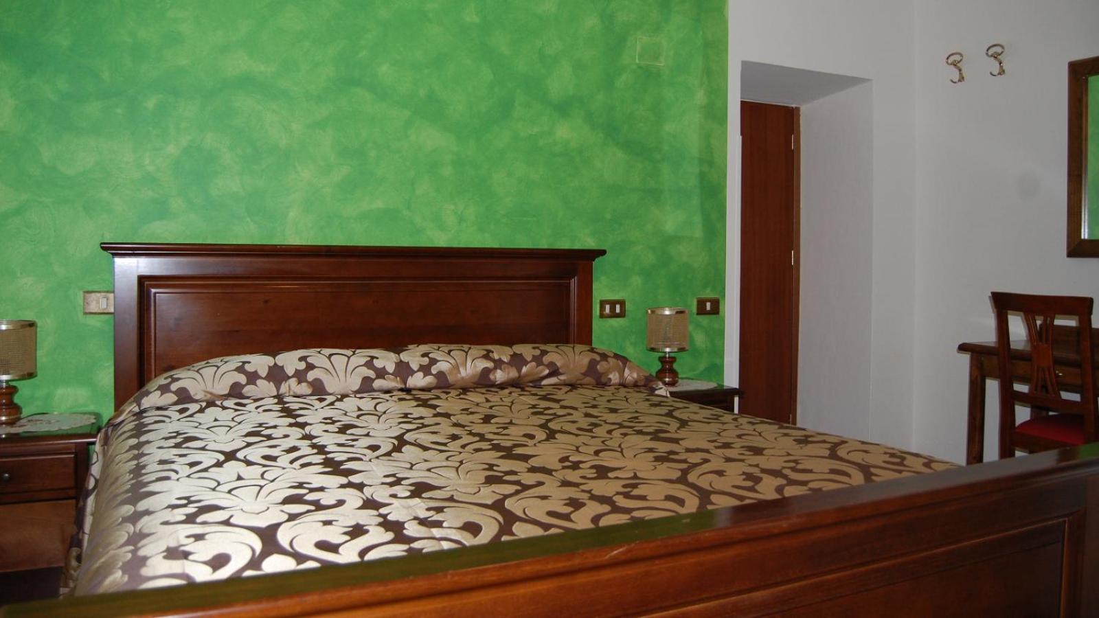 Double or Twin Room - Photo 6