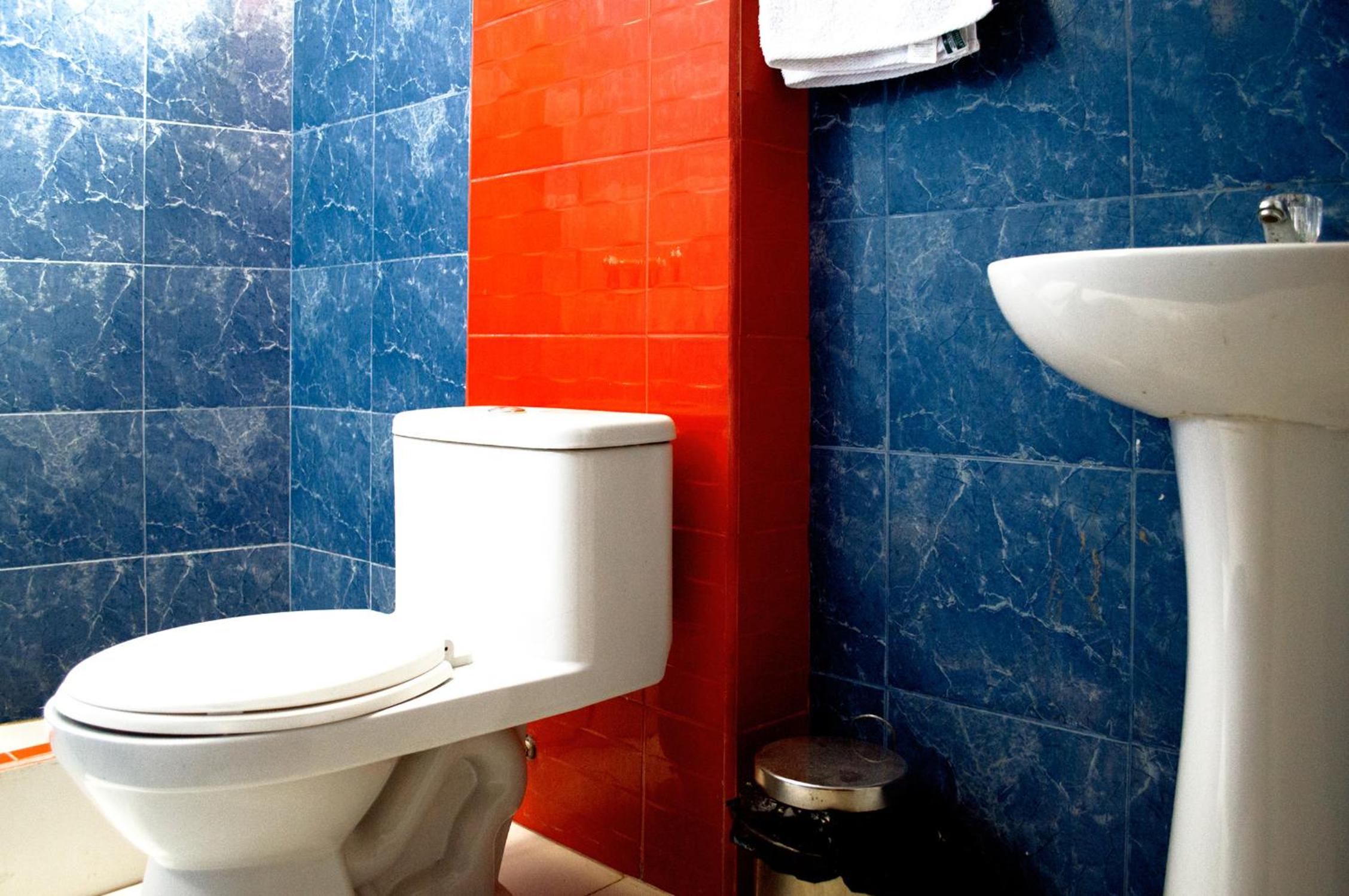 Twin Room with Private Bathroom photo 2