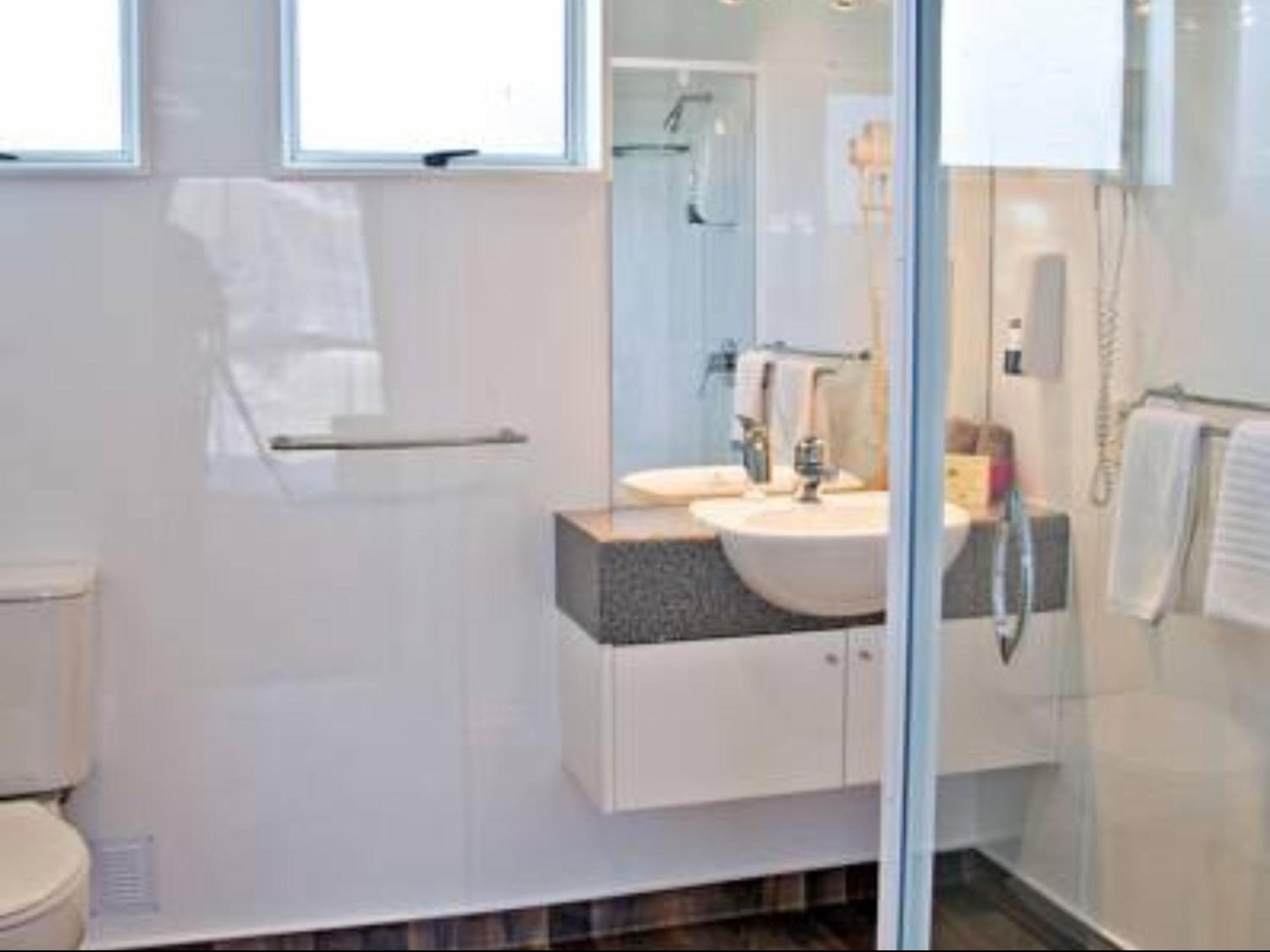 One-Bedroom Apartment - Photo 3