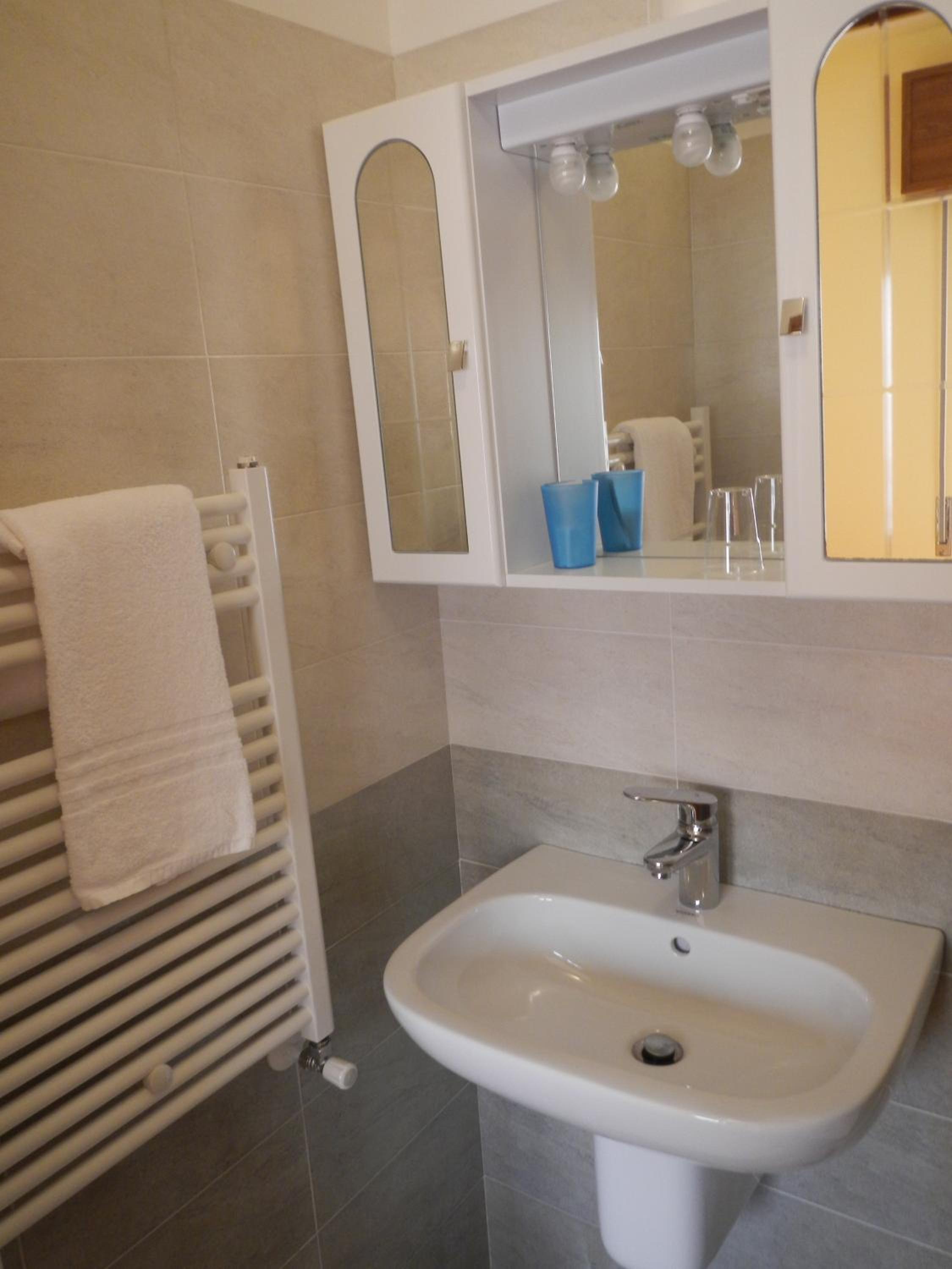 Double Room - Photo 10