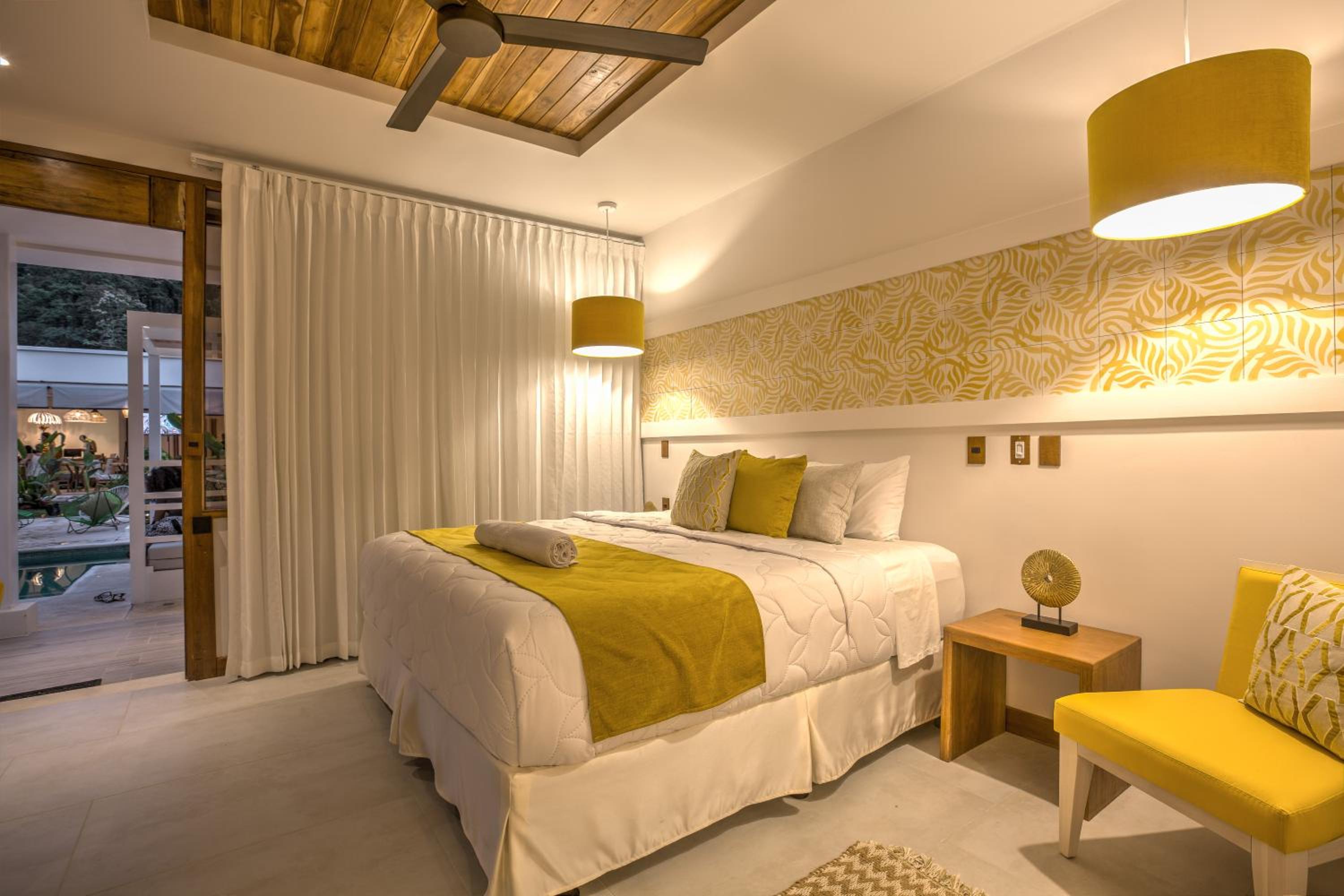 Deluxe King Room - Adults Only