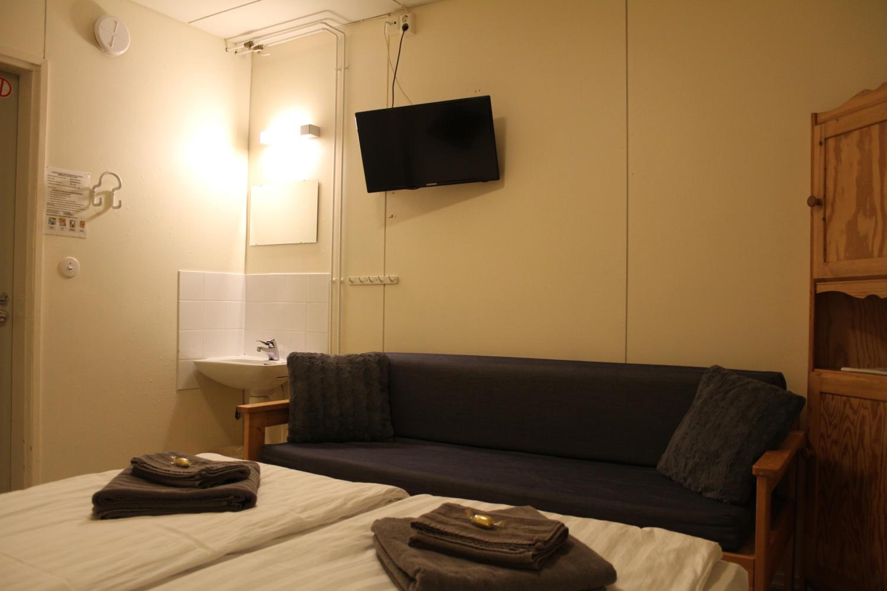 Double Room with Shared Bathroom photo 3