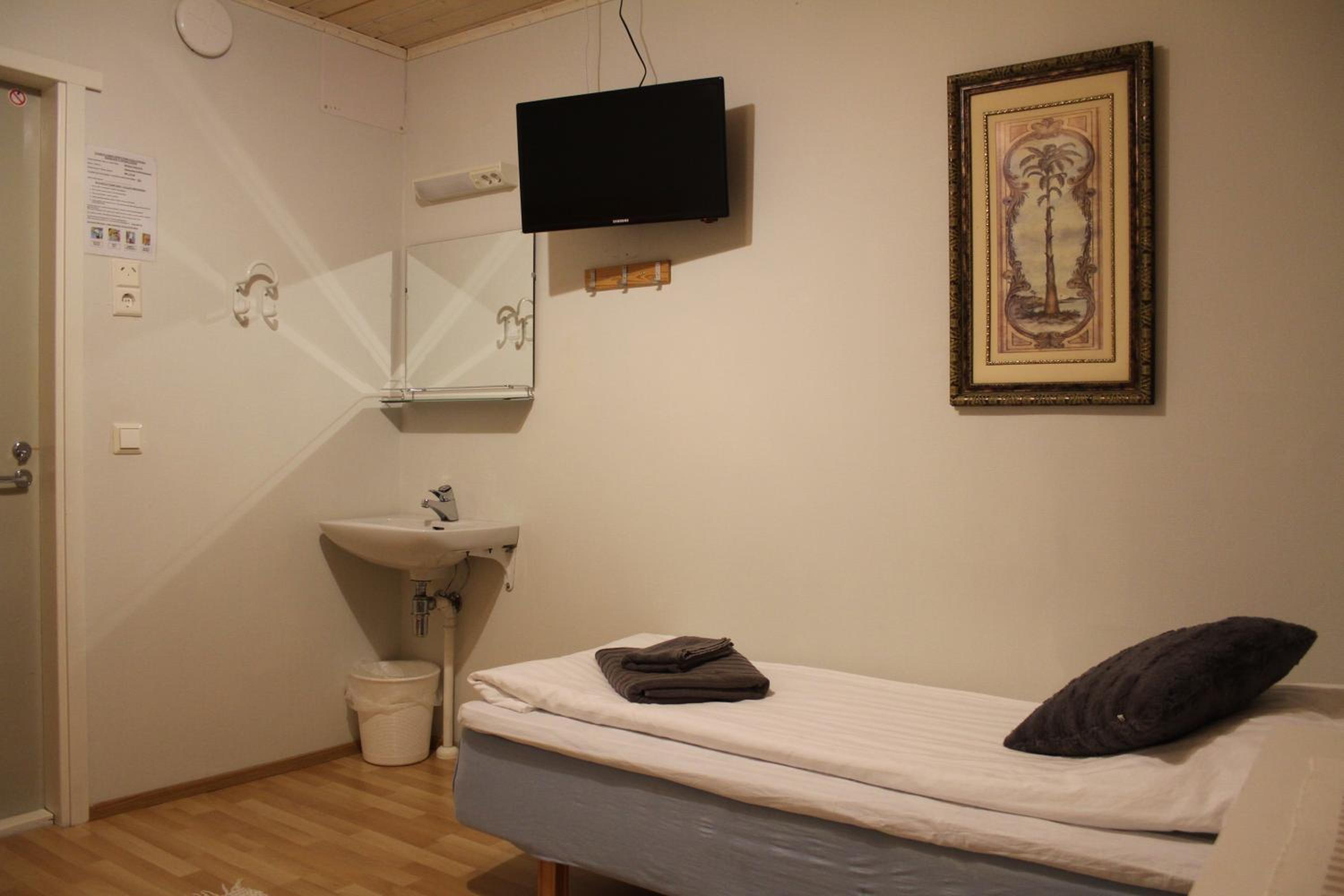 Twin Room with Shared Bathroom photo 3