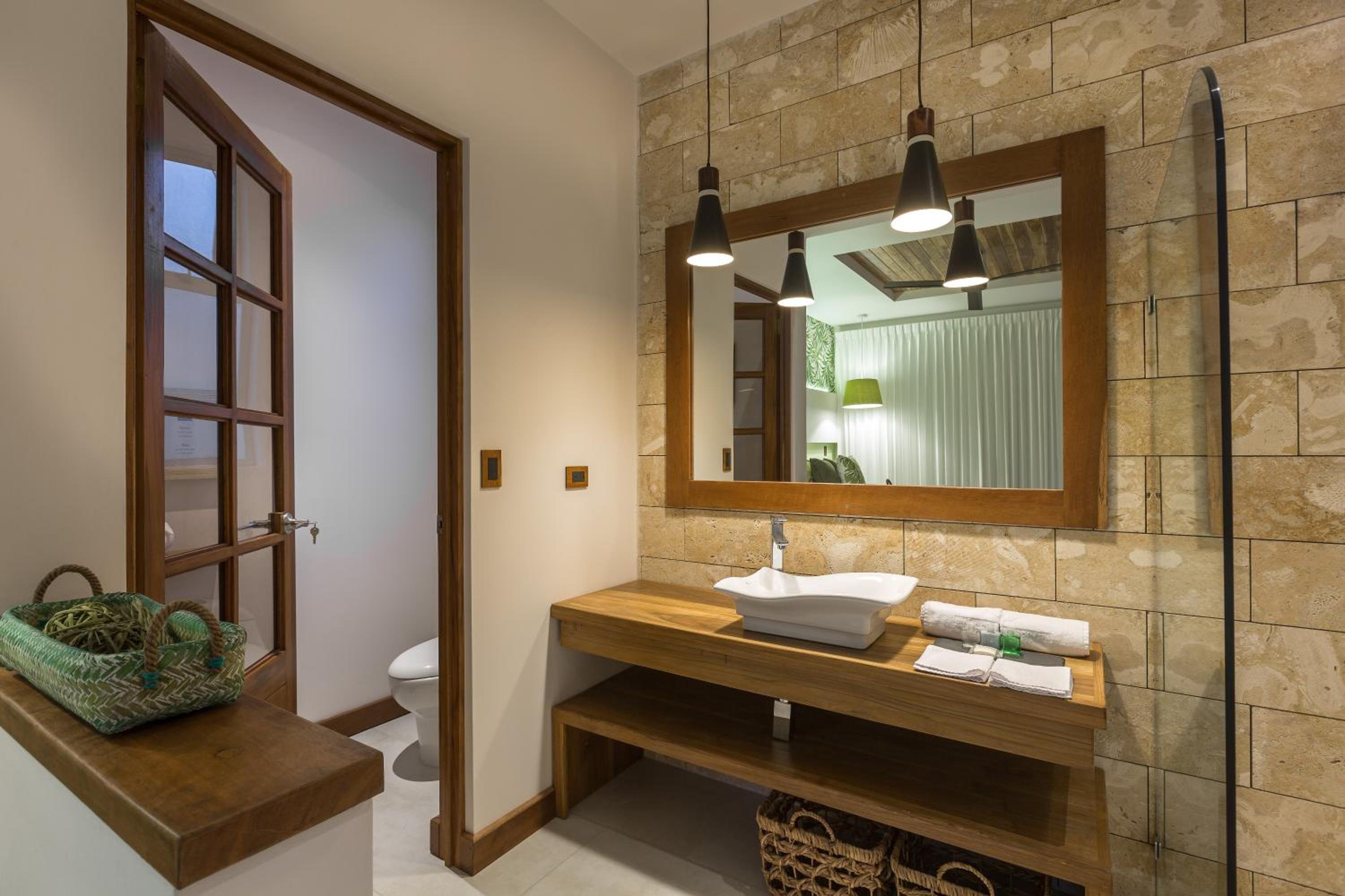 Quarto Queen com Vista para a Piscina - Apenas para Adultos