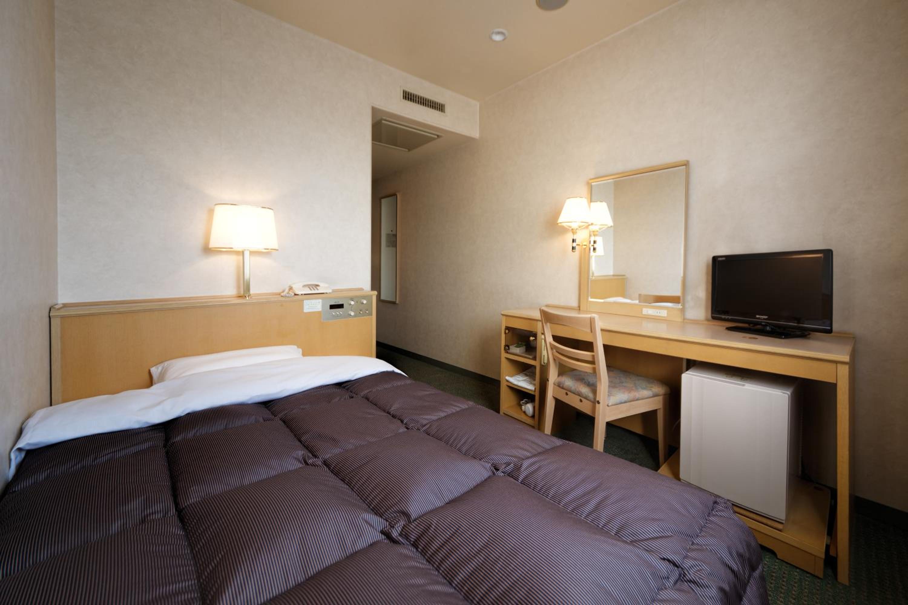 Double Room with Small Double Bed - Smoking - Photo 3