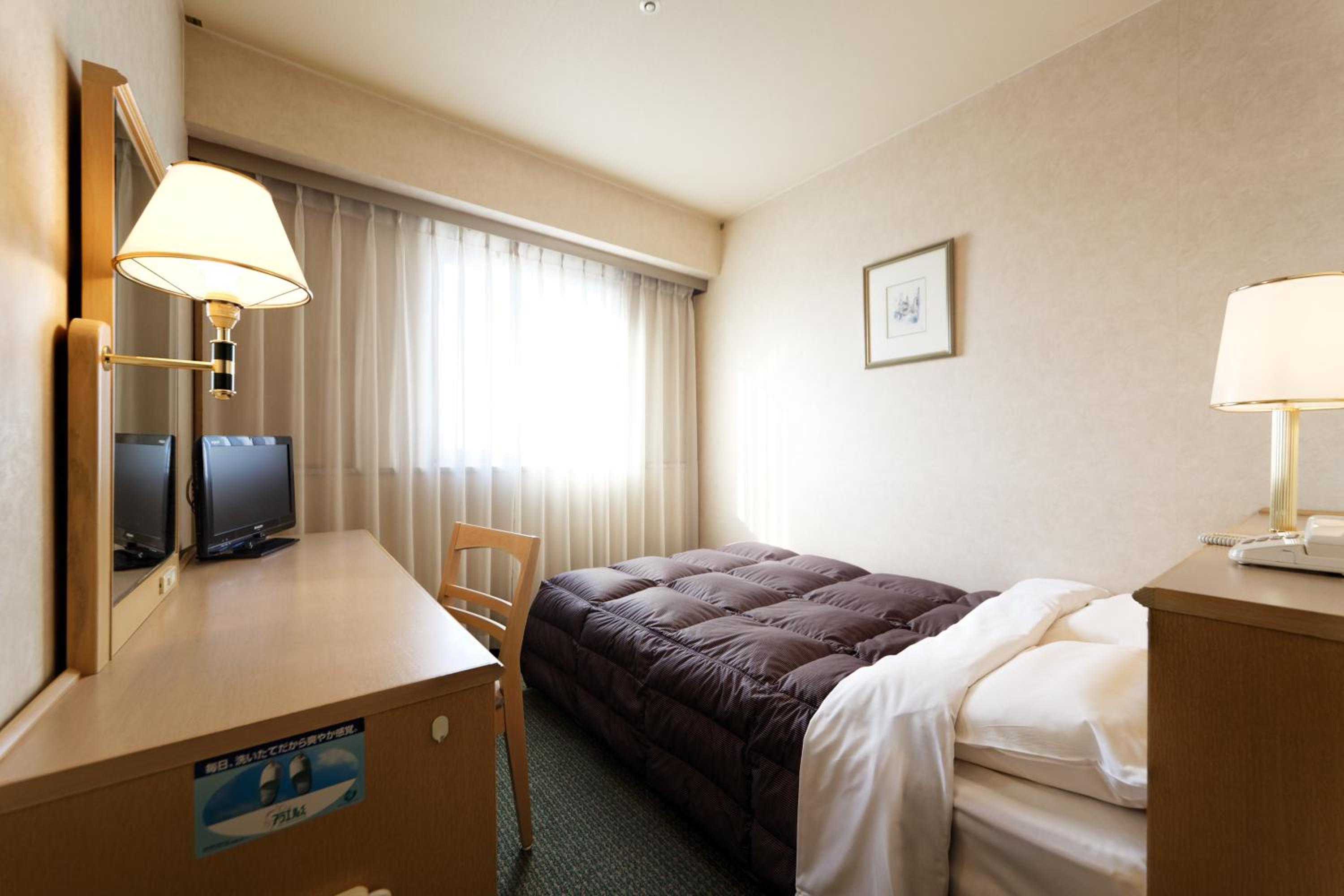Double Room with Small Double Bed - Smoking - Photo 4