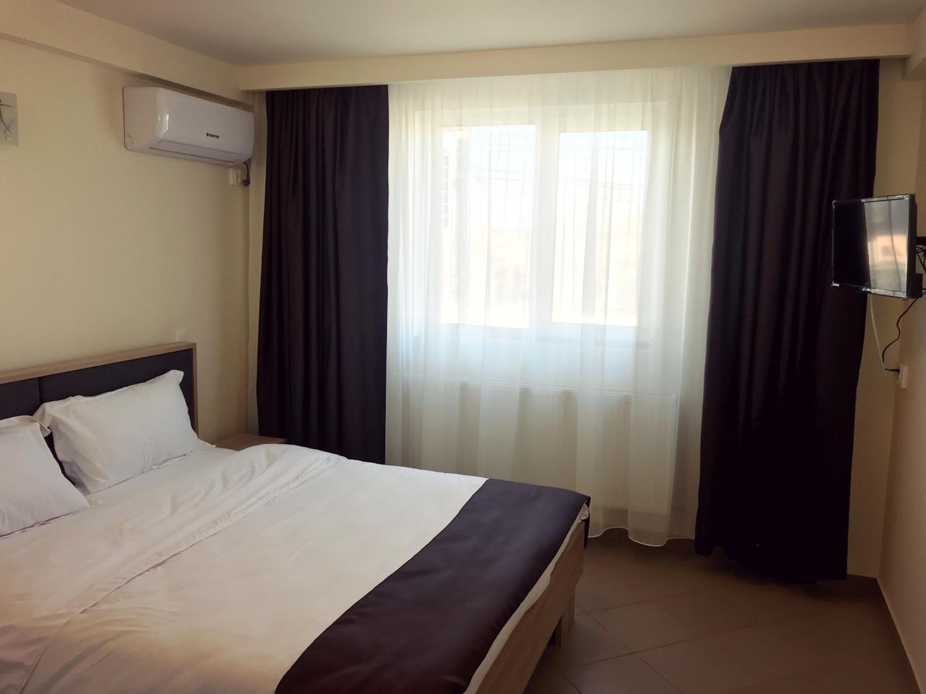 Double Room - Photo 6