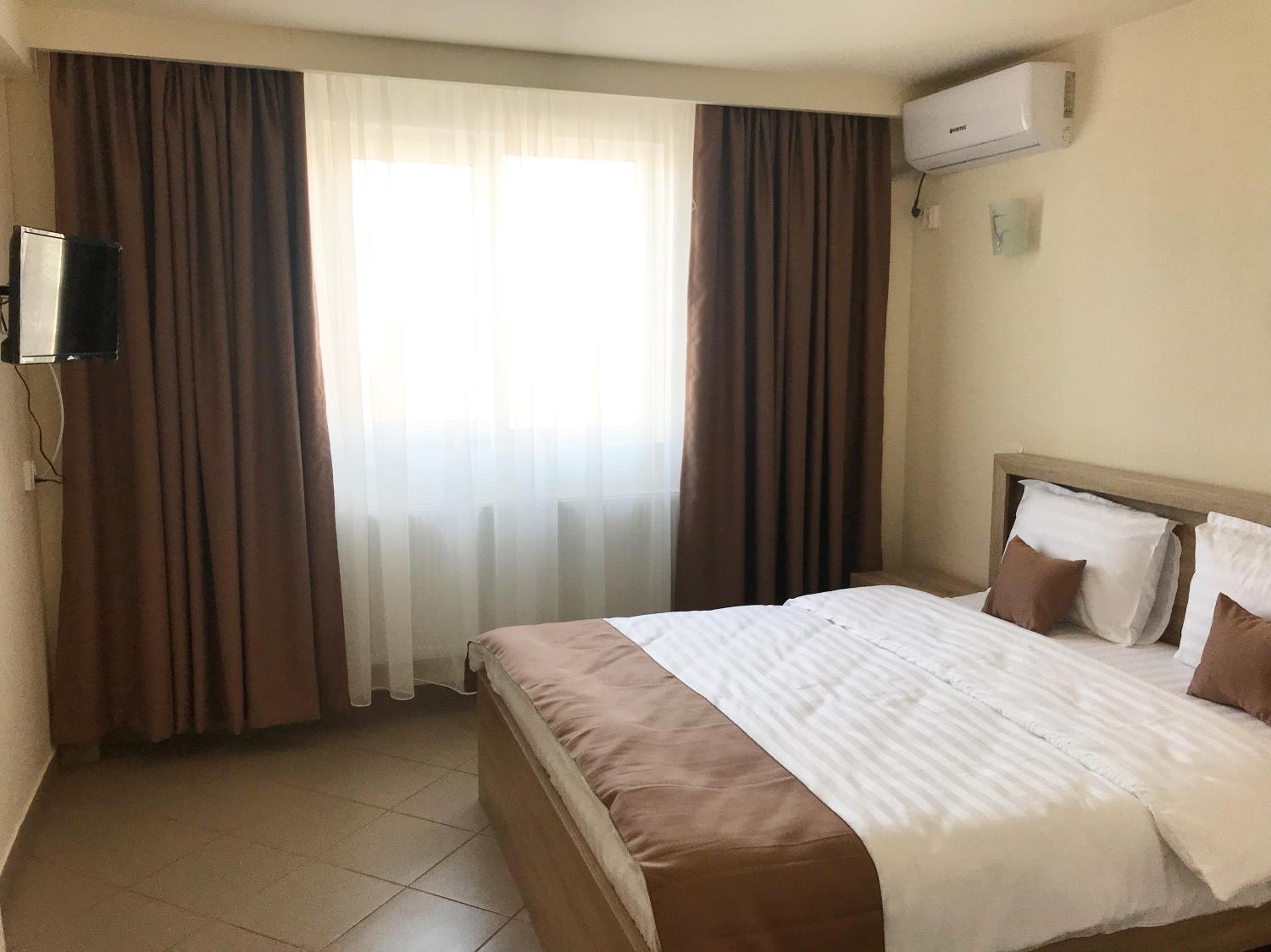 Double Room - Photo 7
