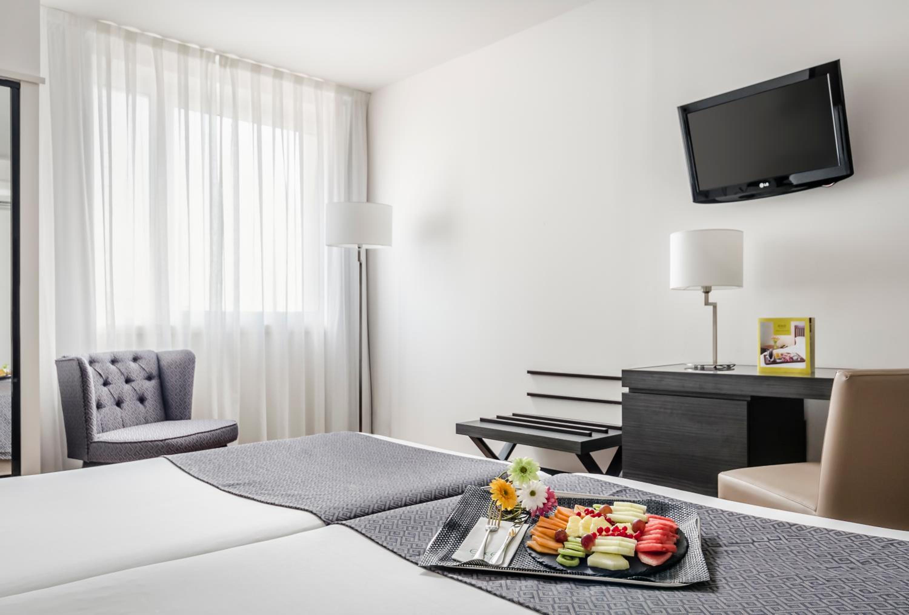 Double or Twin Room - Photo 4