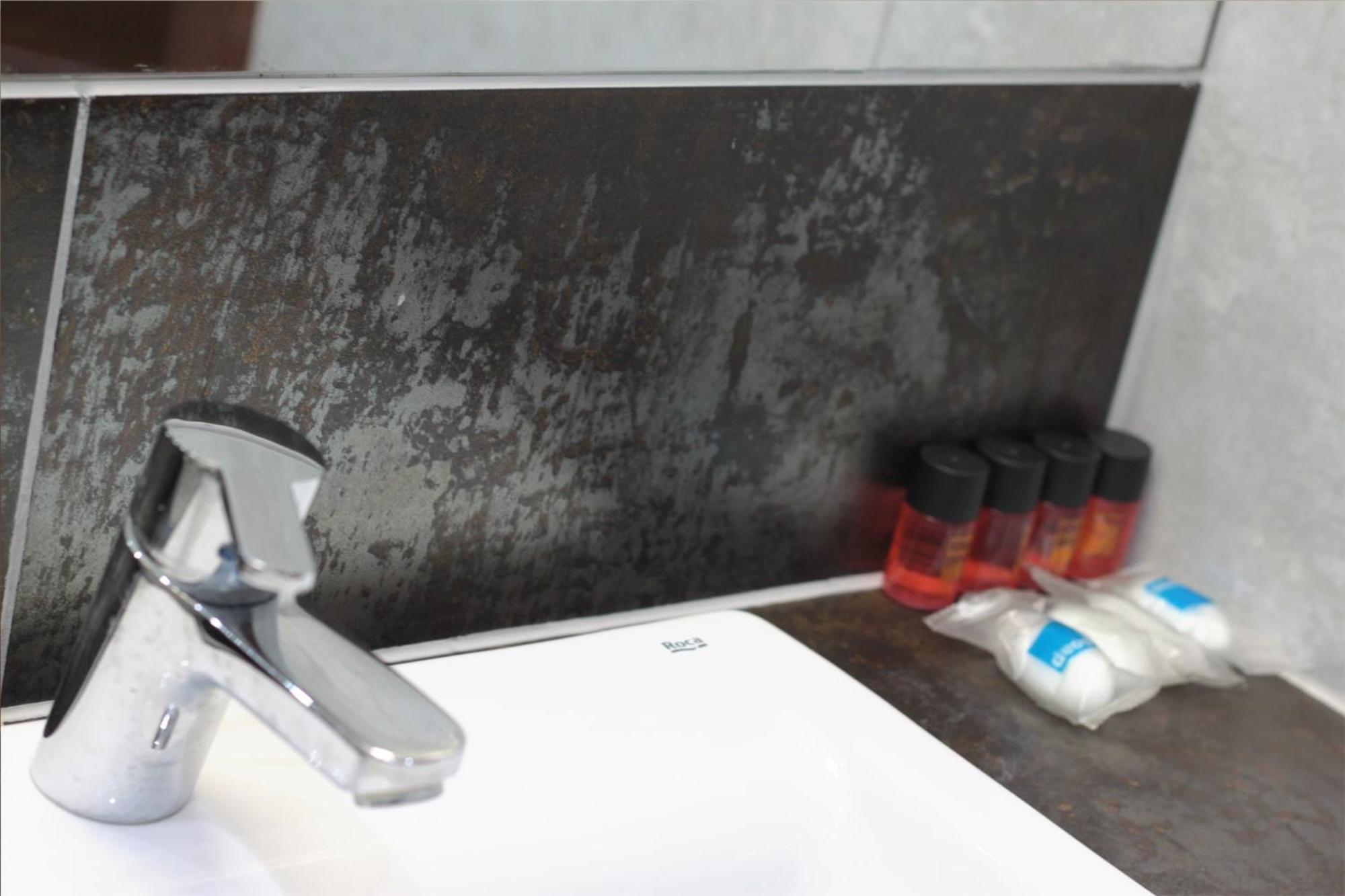 Single Room with Private Bathroom photo 2