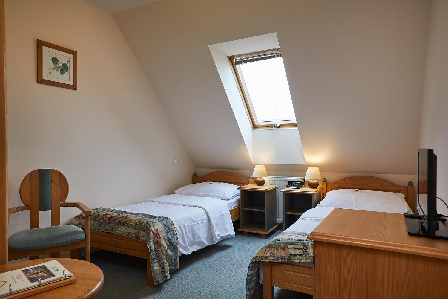 Economy Twin Room photo 1