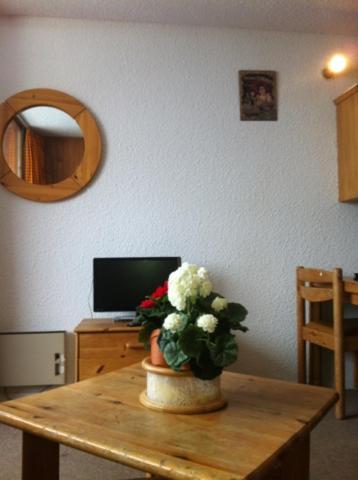 Studio with Mountain View - Photo 11