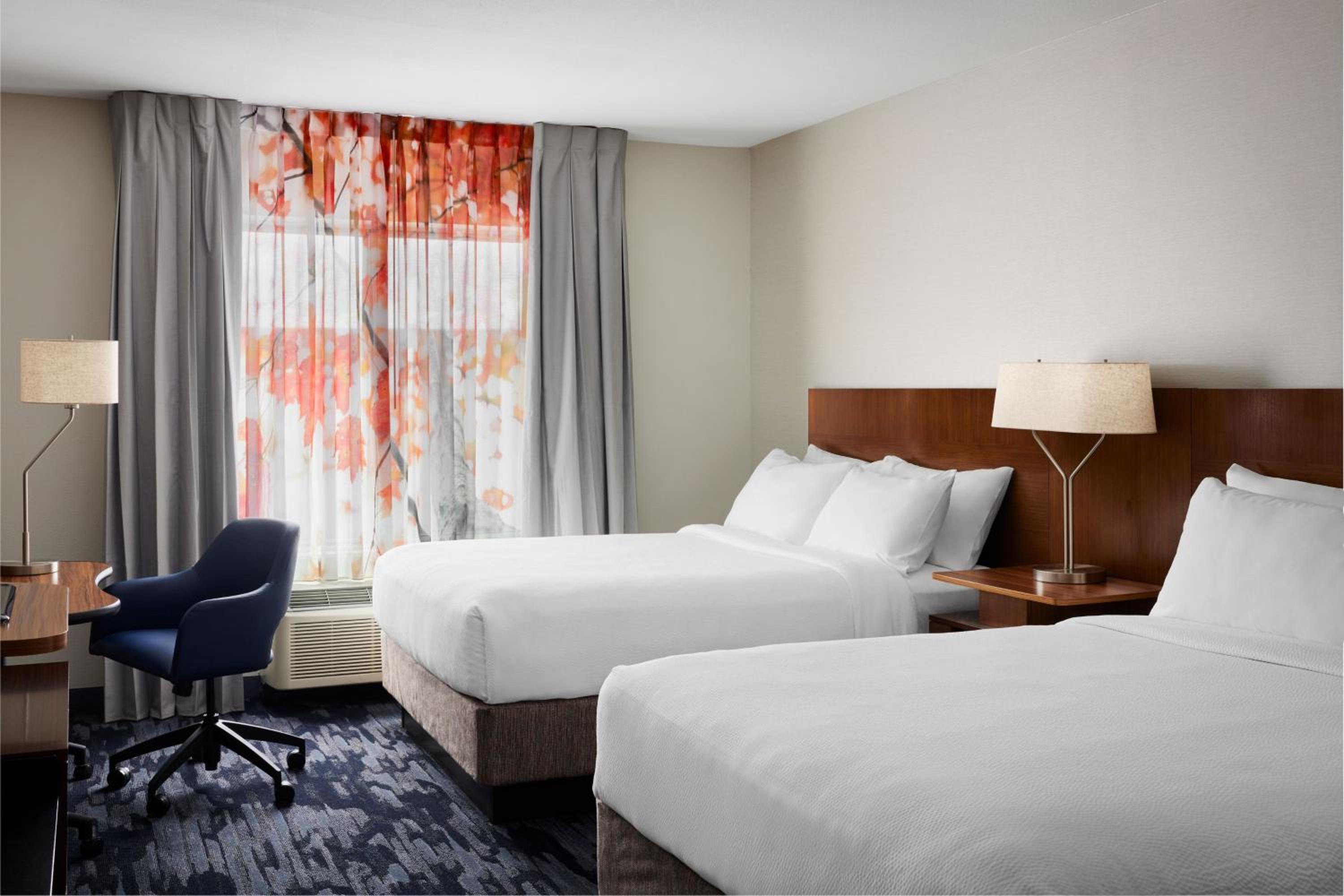 Queen Room with Two Queen Beds and Bathtub - Mobility Access
