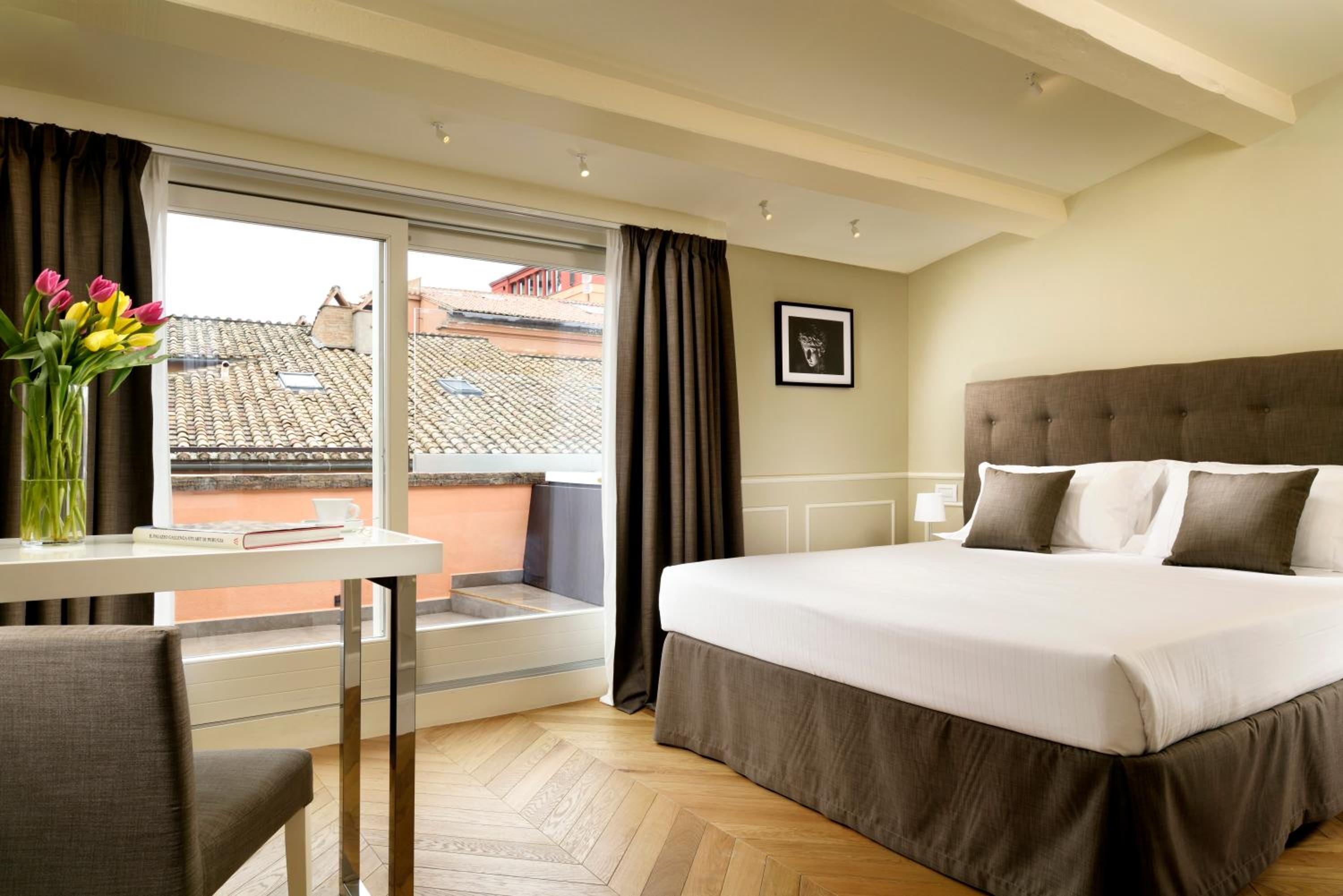 Queen Room with Hot Tub