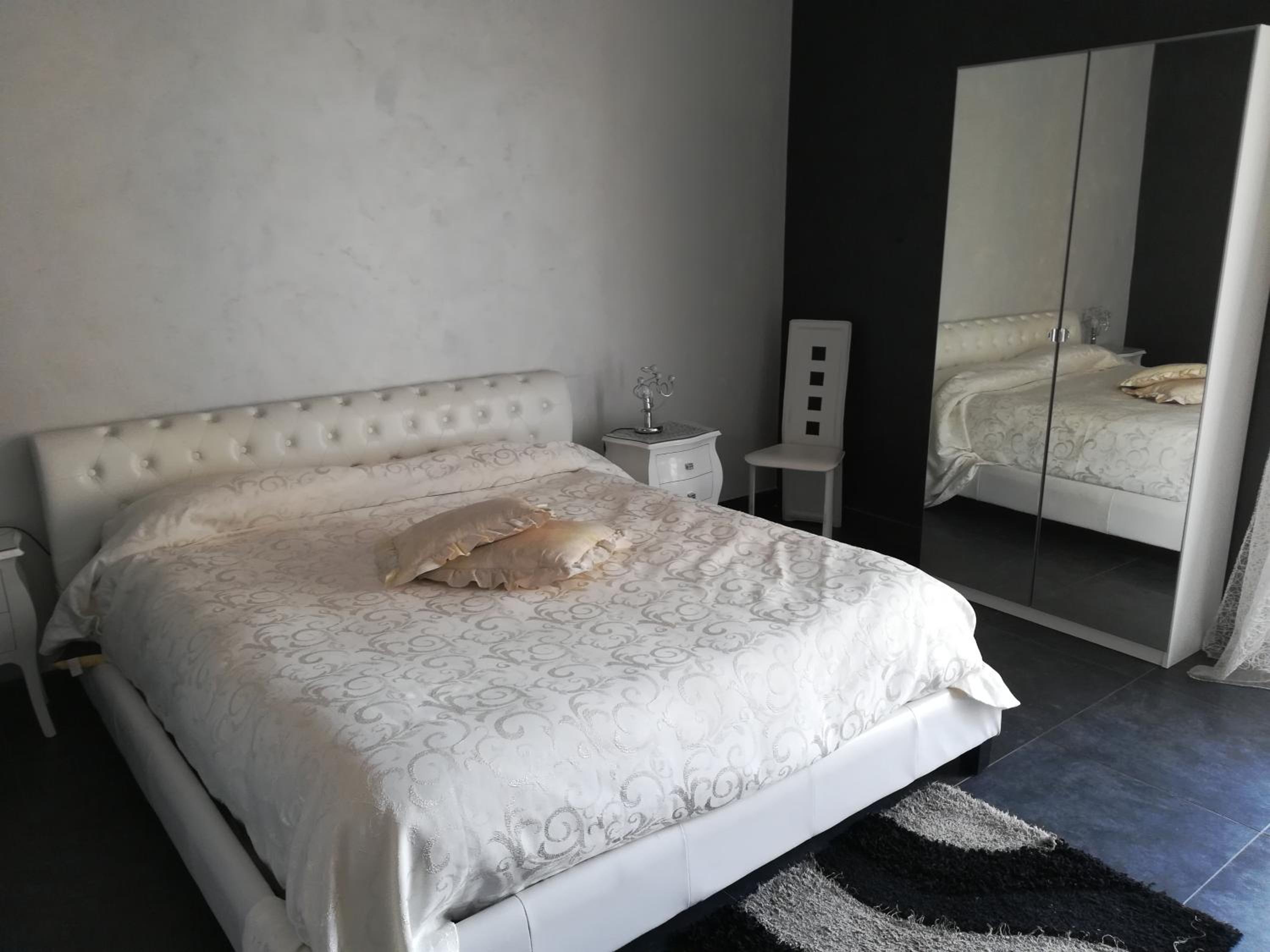 Deluxe Suite with Balcony, City and Sea View - Photo 1