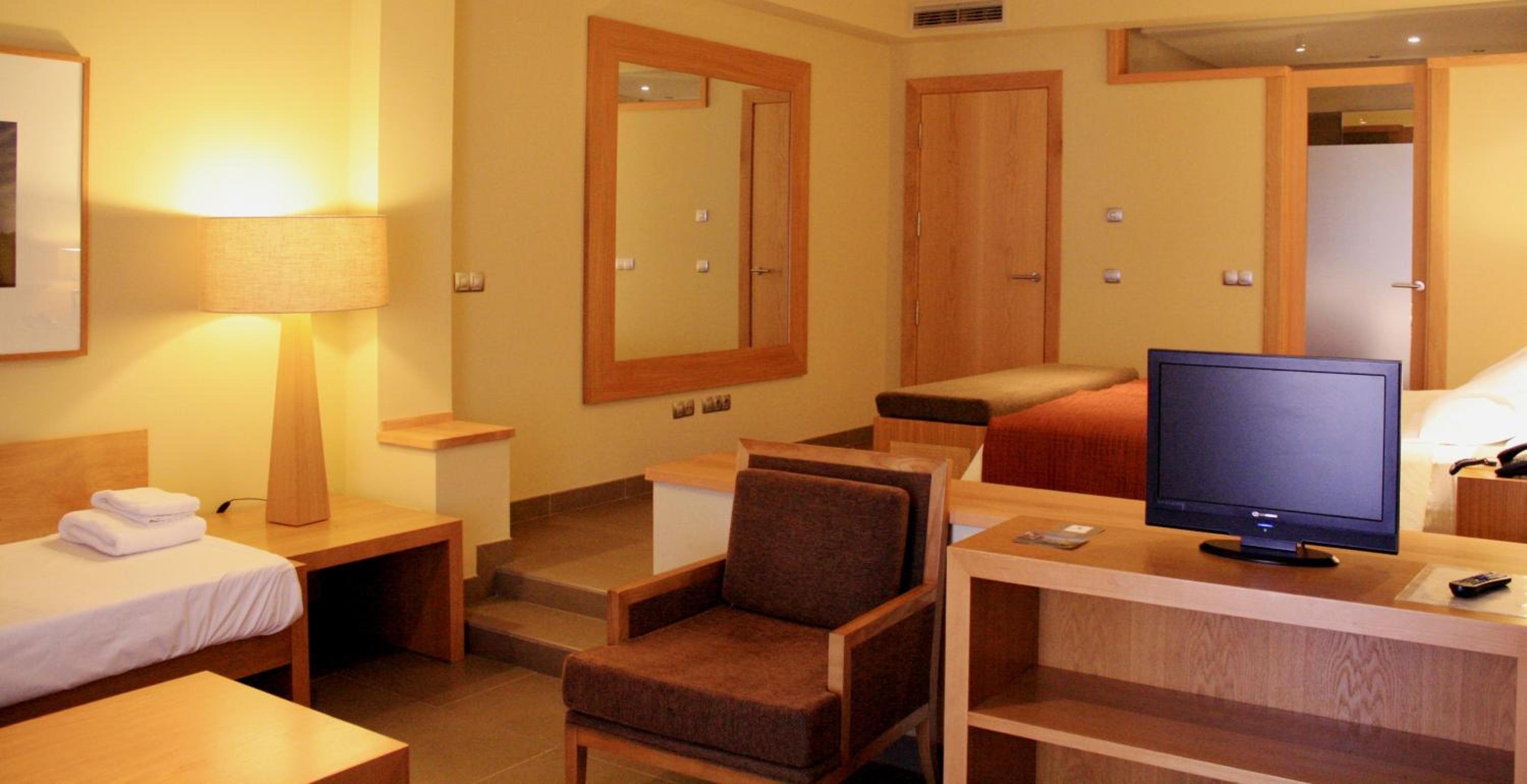 Twin Room (2 Adults + 1 Child) photo 3