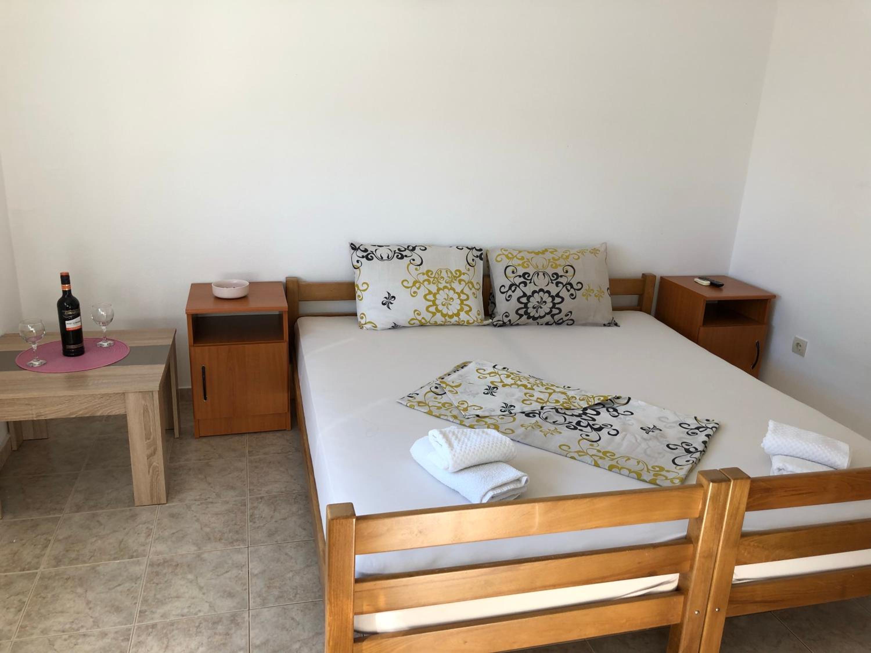 Double or Twin Room with Sea View - Photo 4