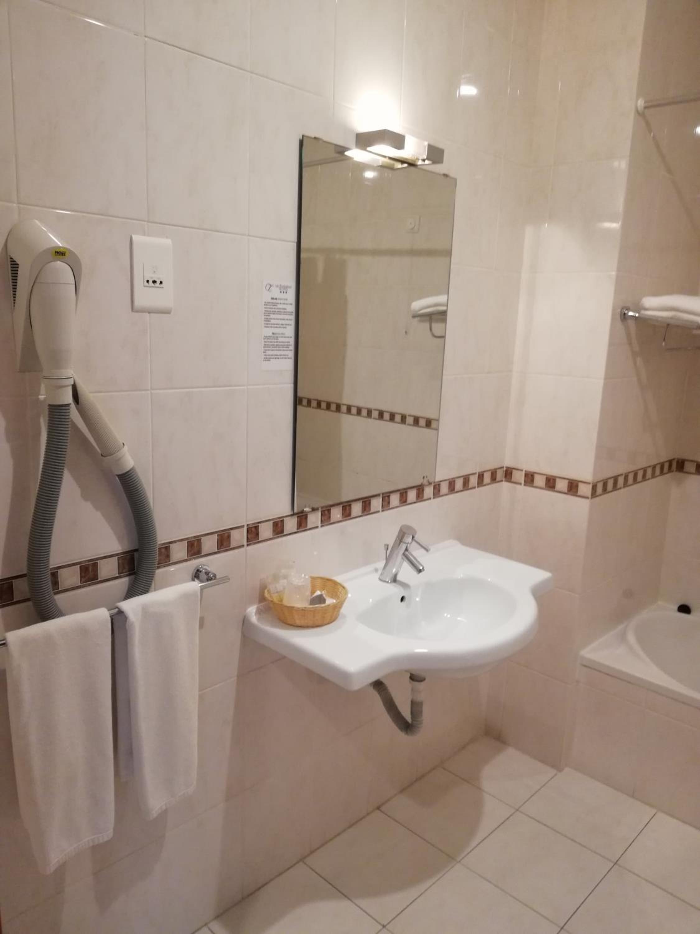 Double Room - Photo 11