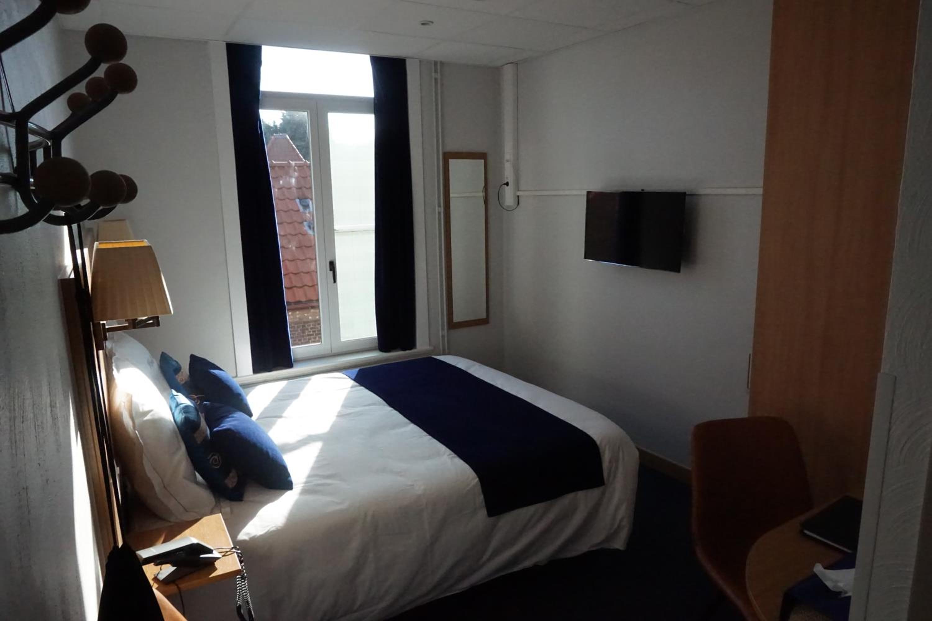 Standard King Room - Photo 1