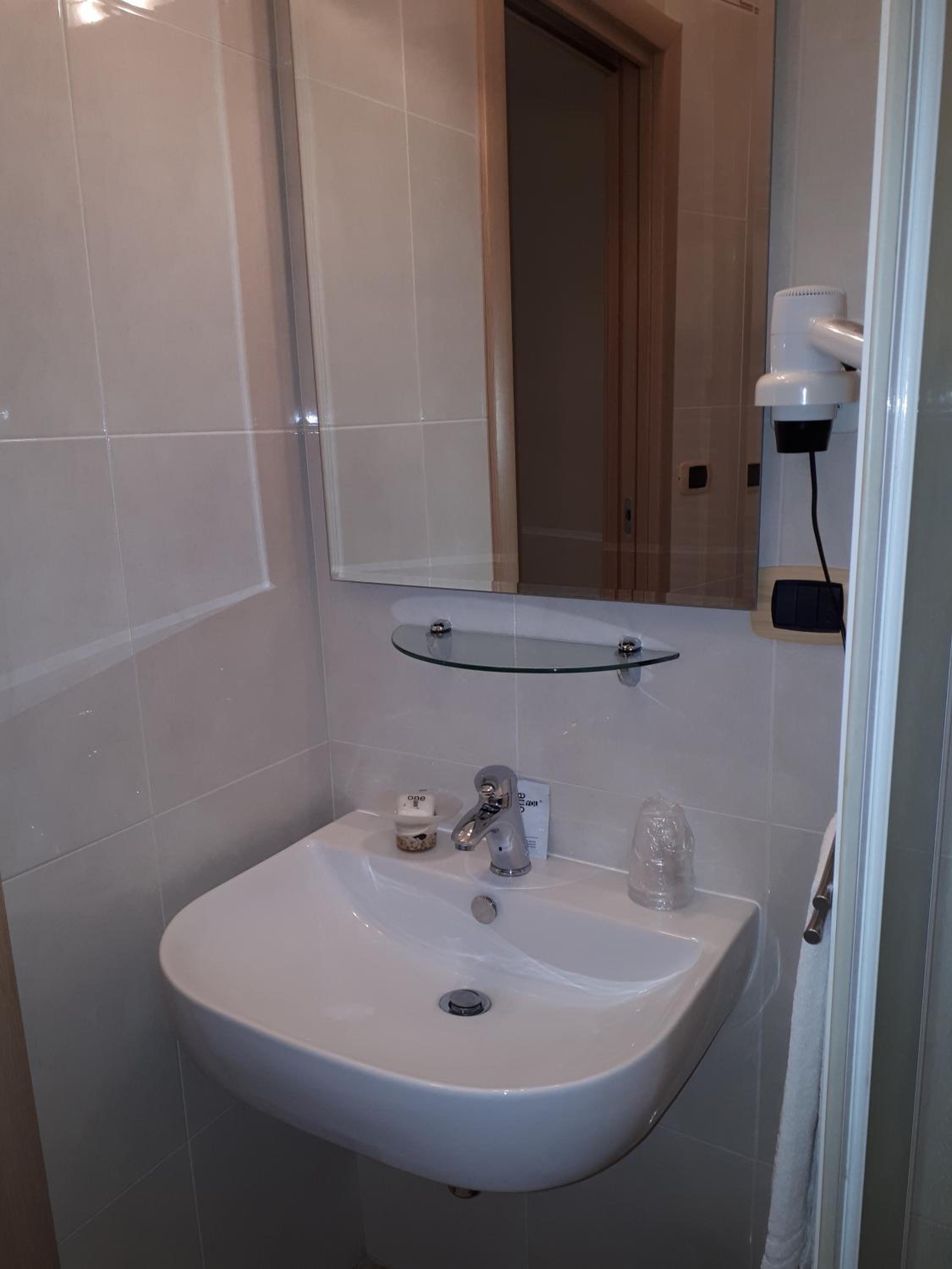 Single Room photo 3