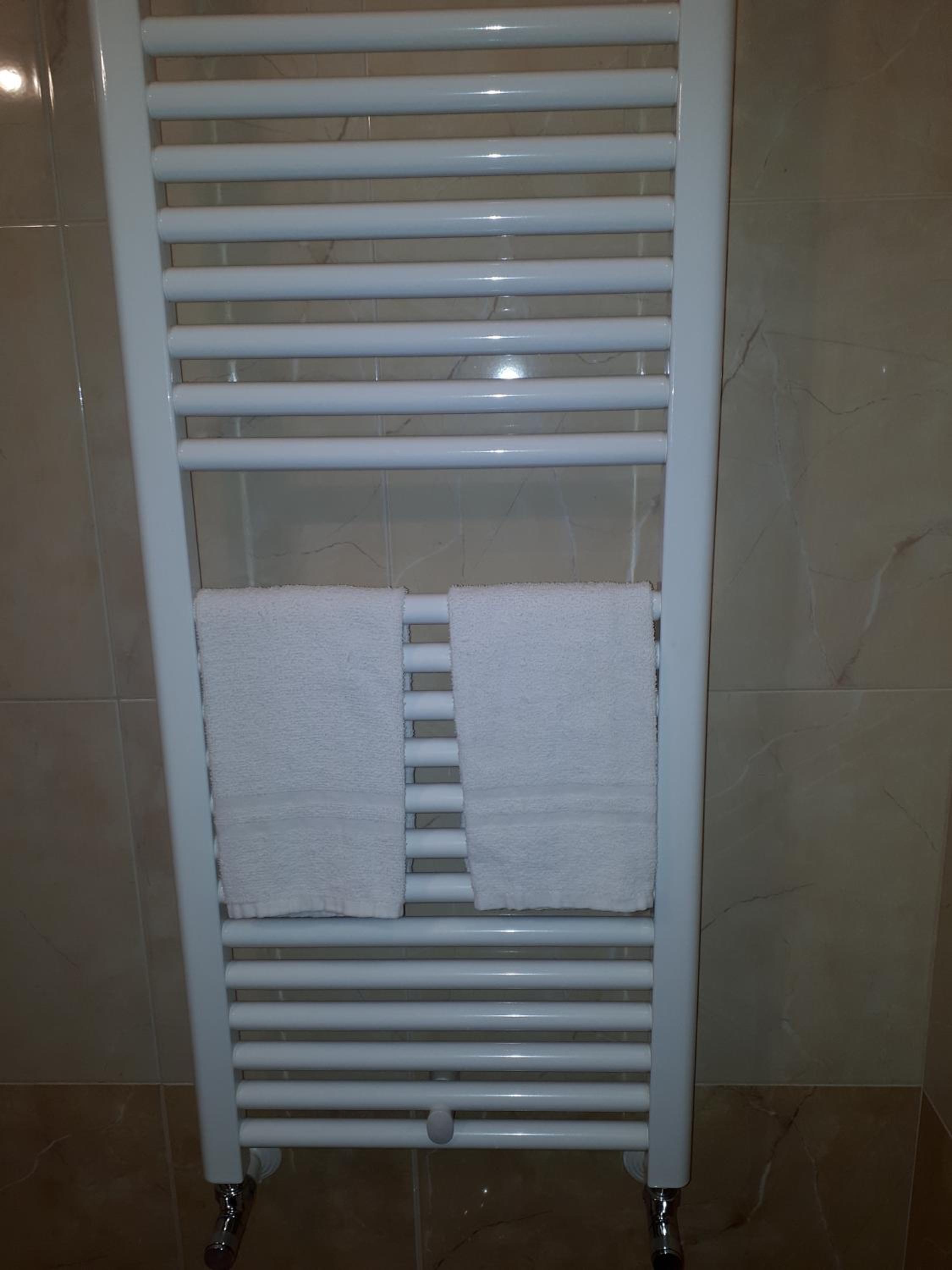 Twin Room with Private Bathroom - Photo 13