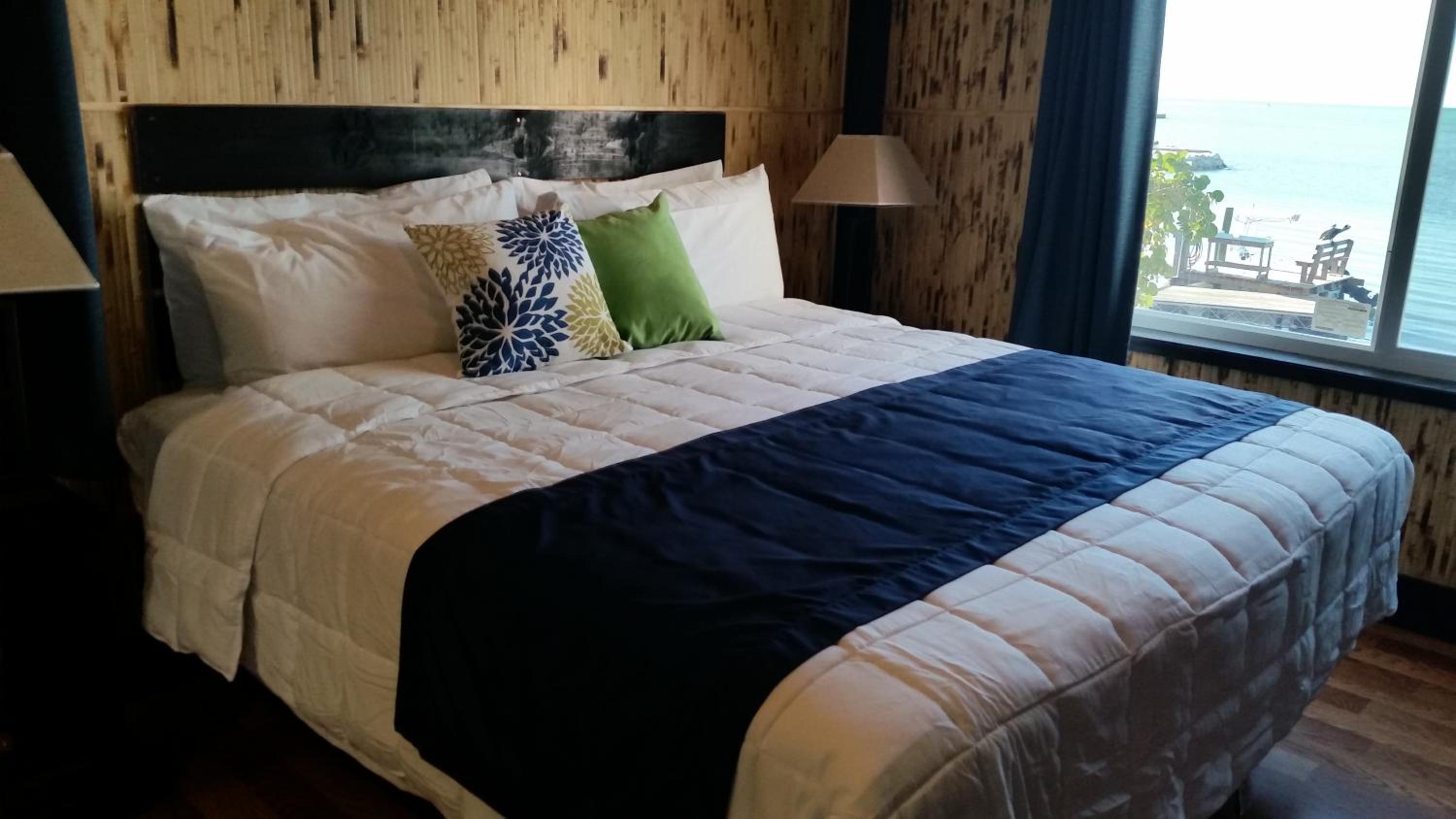 One-Bedroom Apartment - Photo 1
