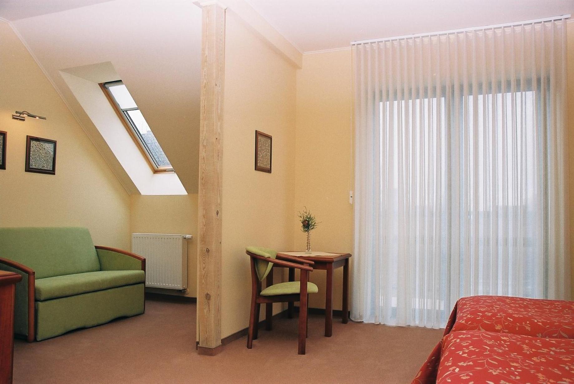Deluxe Double Room (2 Adults + 1 Child) - Photo 1