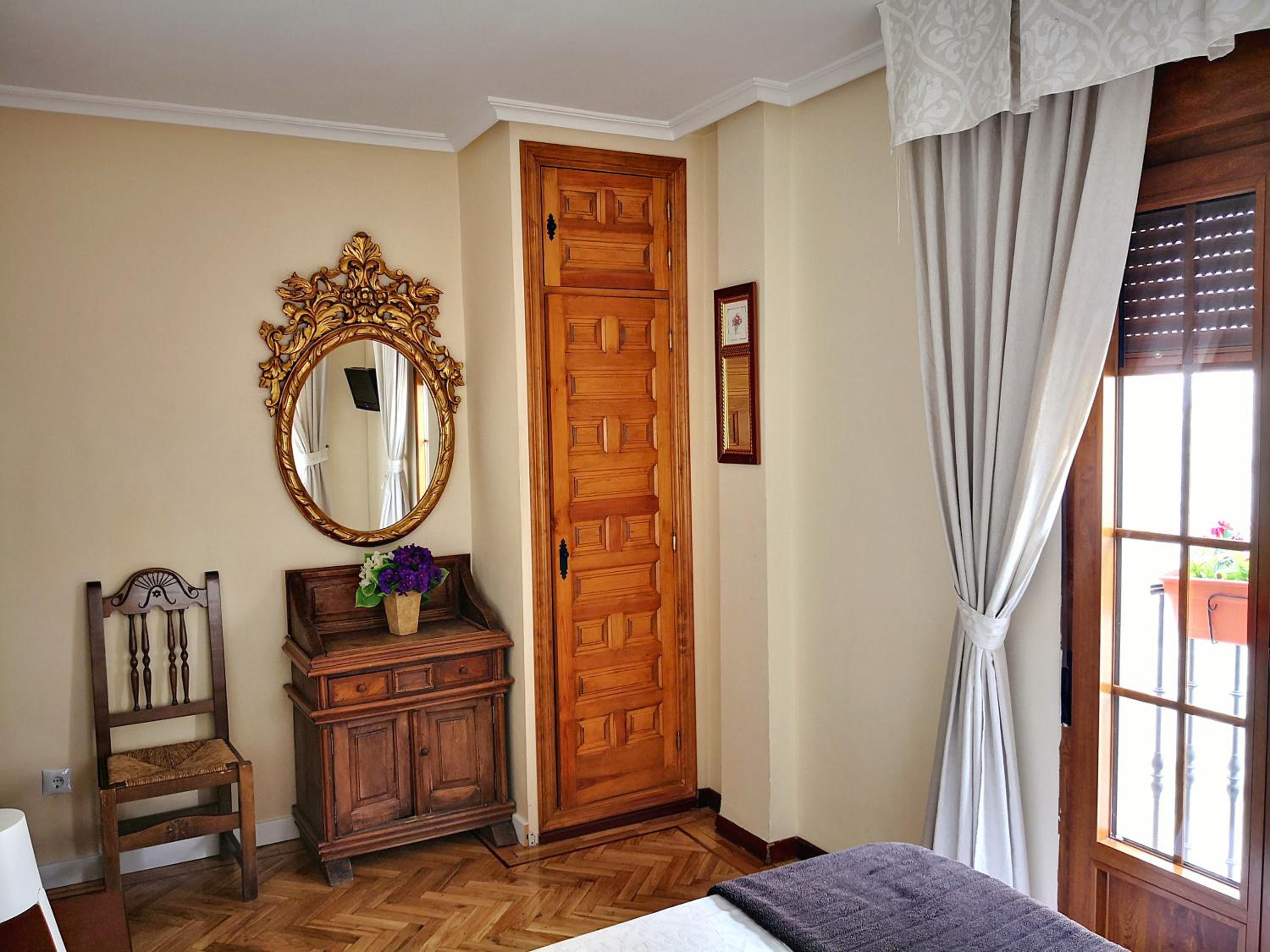 Double or Twin Room - Photo 10
