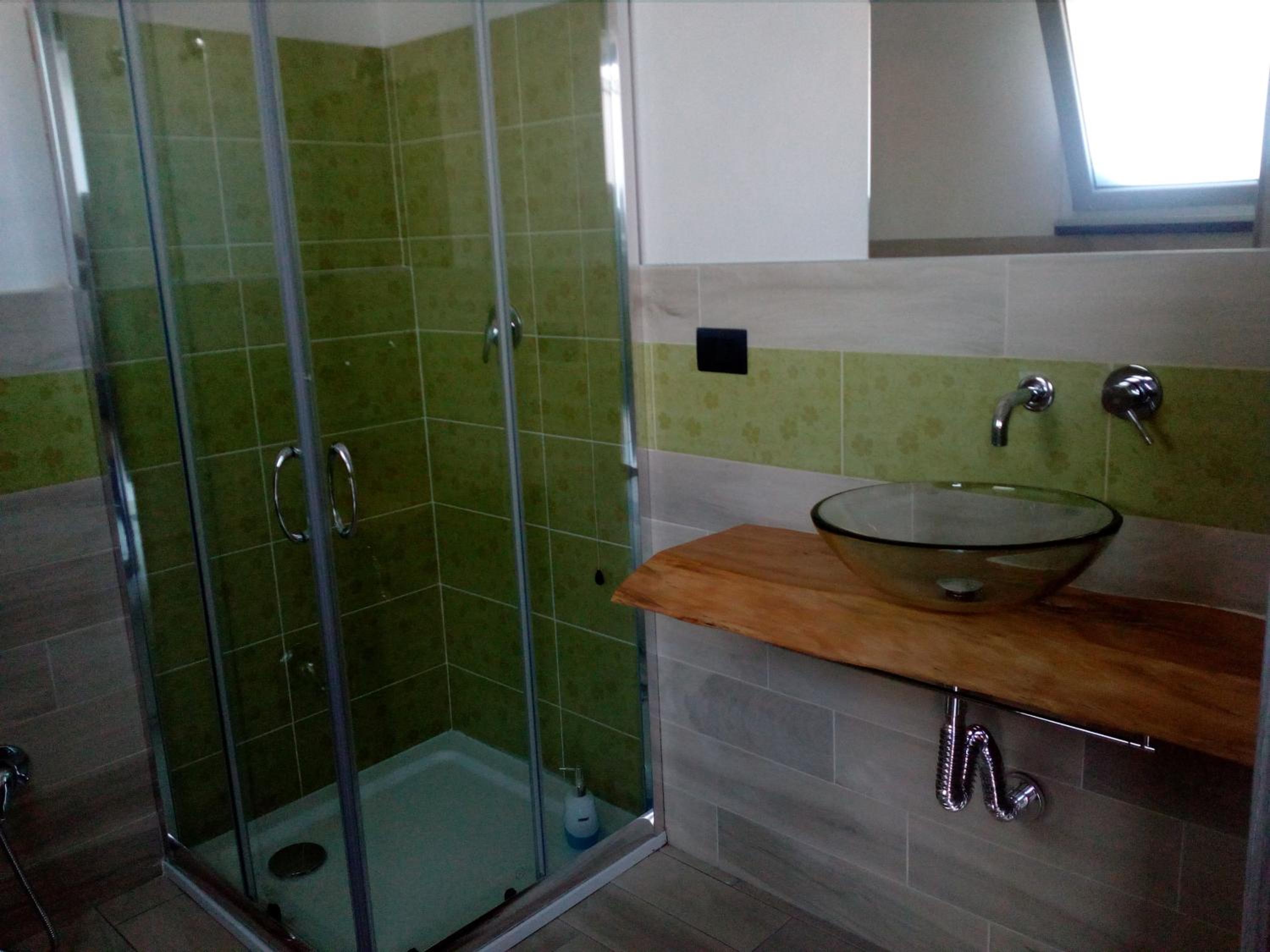 Family Room with Private Bathroom - Photo 3