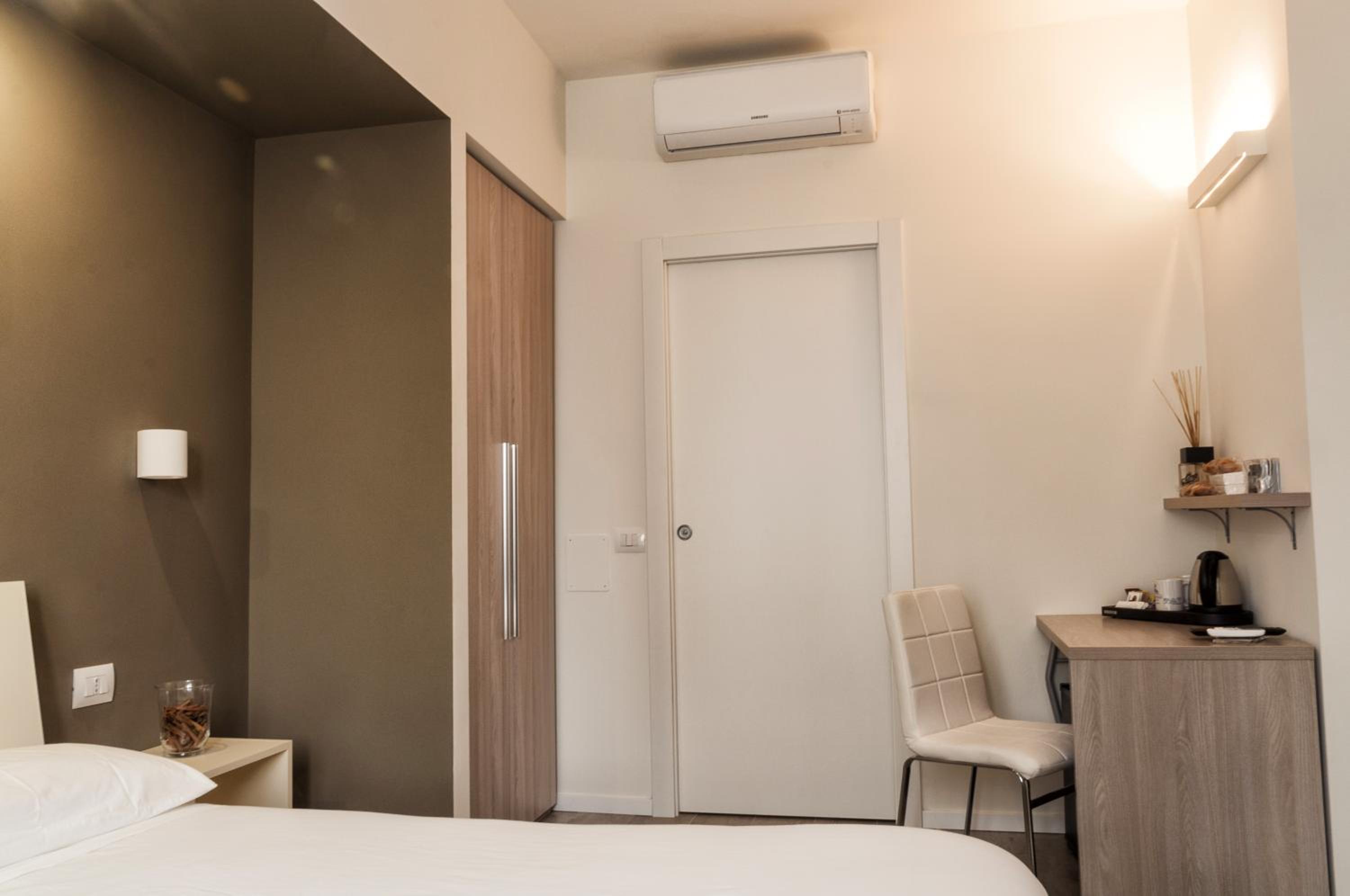 Standard Double Room photo 2