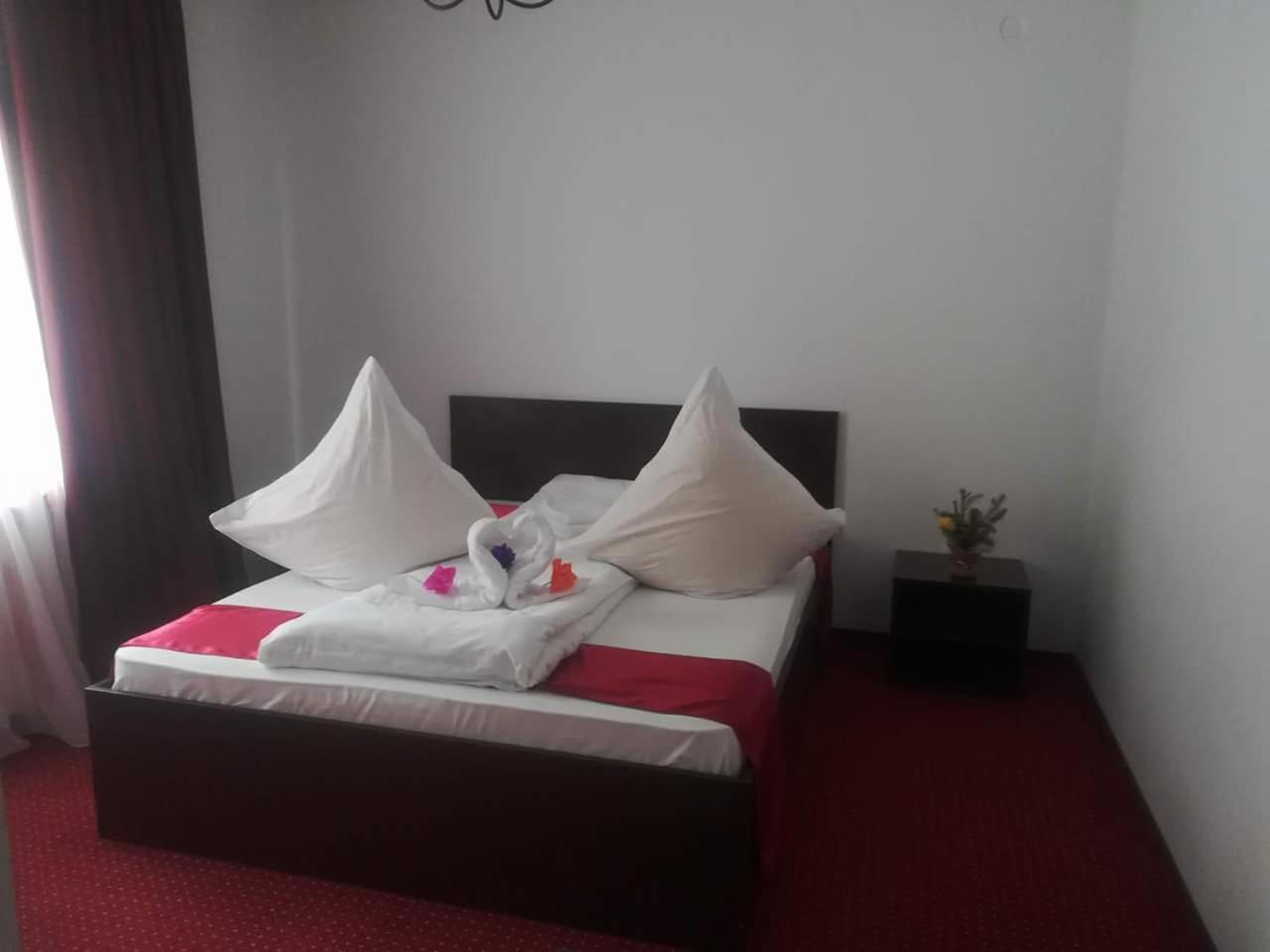 Deluxe Double Room with Shower - Photo 11