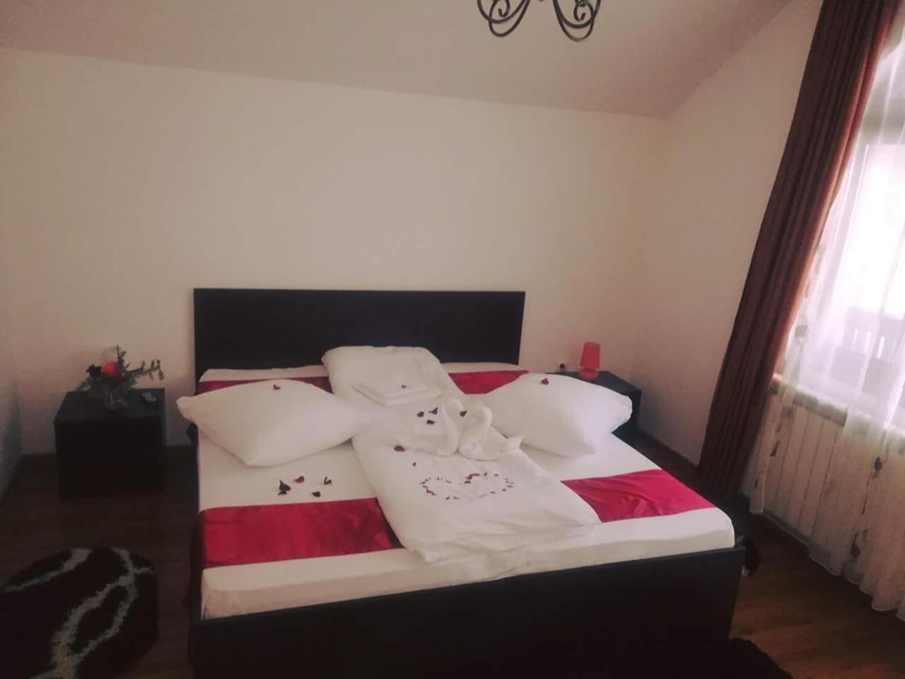 Deluxe Double Room with Shower - Photo 12