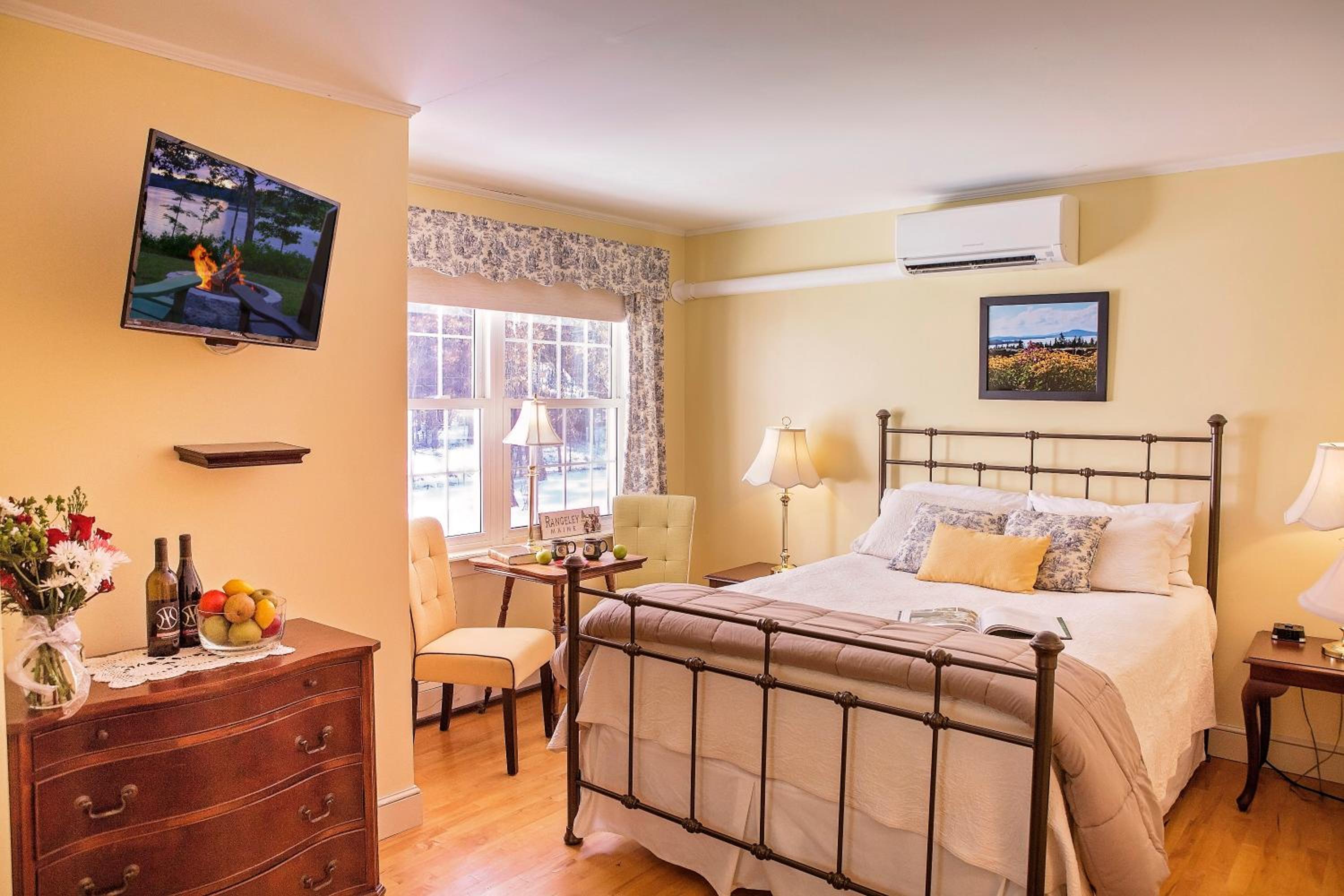 Queen Room - Rangeley Lake photo 1