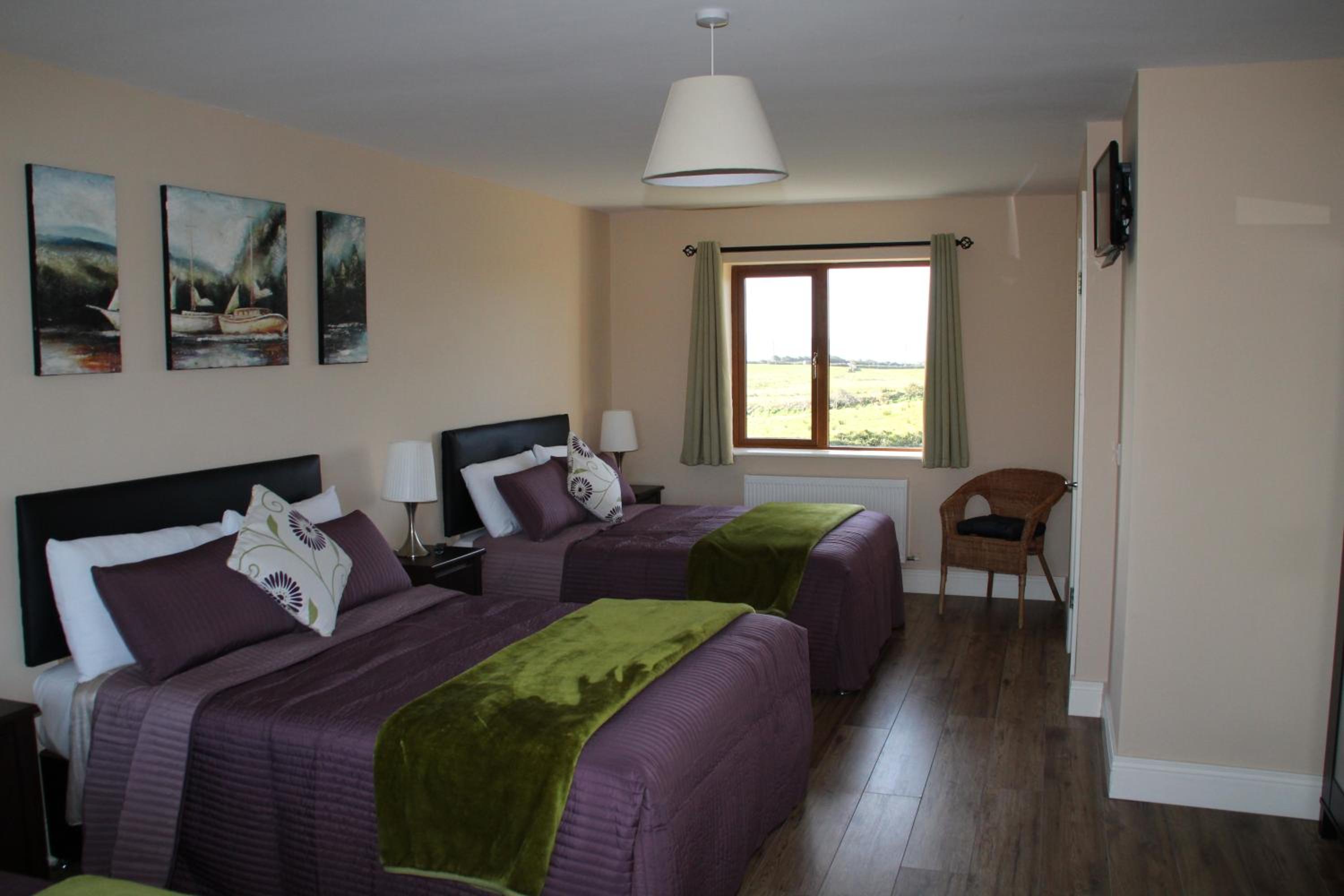 Deluxe Family Suite
