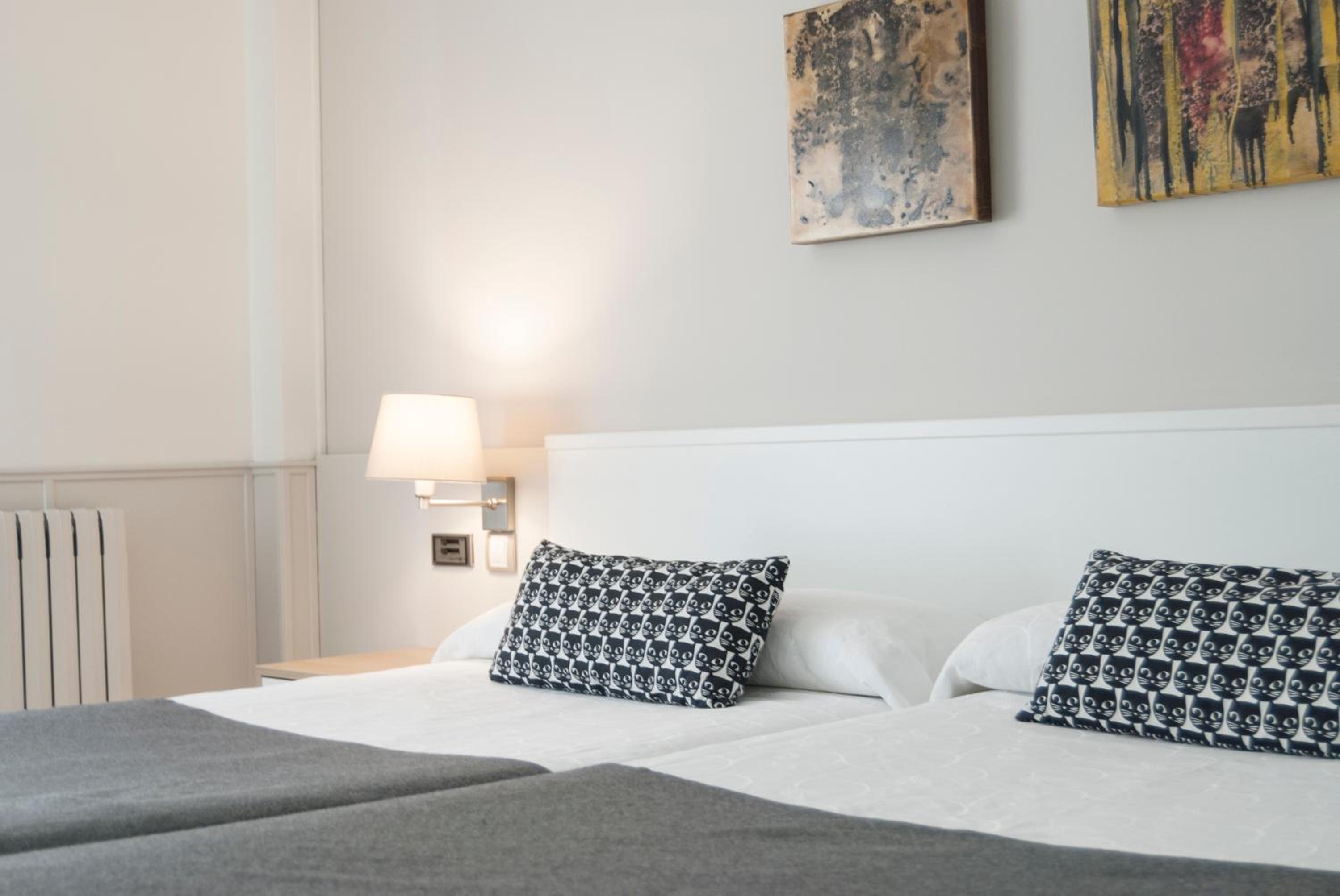 Double or Twin Room - Photo 11