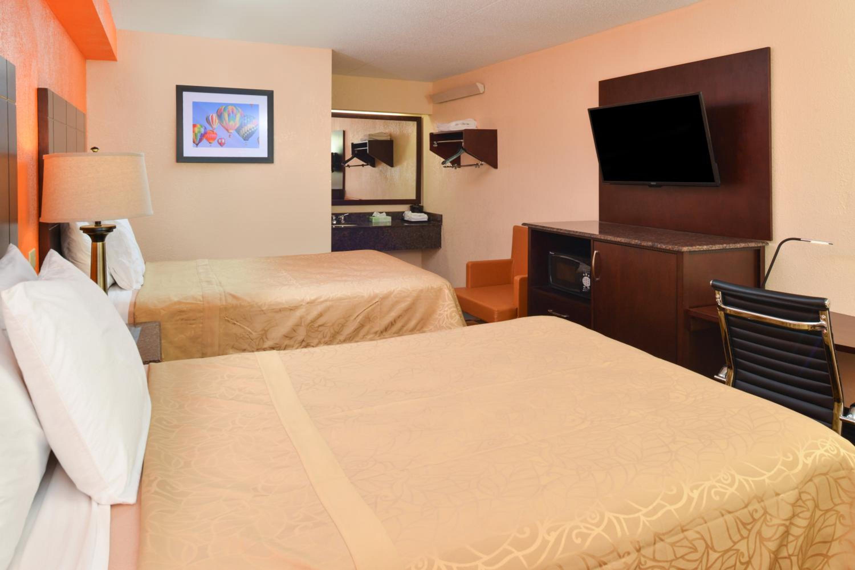 Double Room With Two Double Beds - Non-Smoking - Photo 3