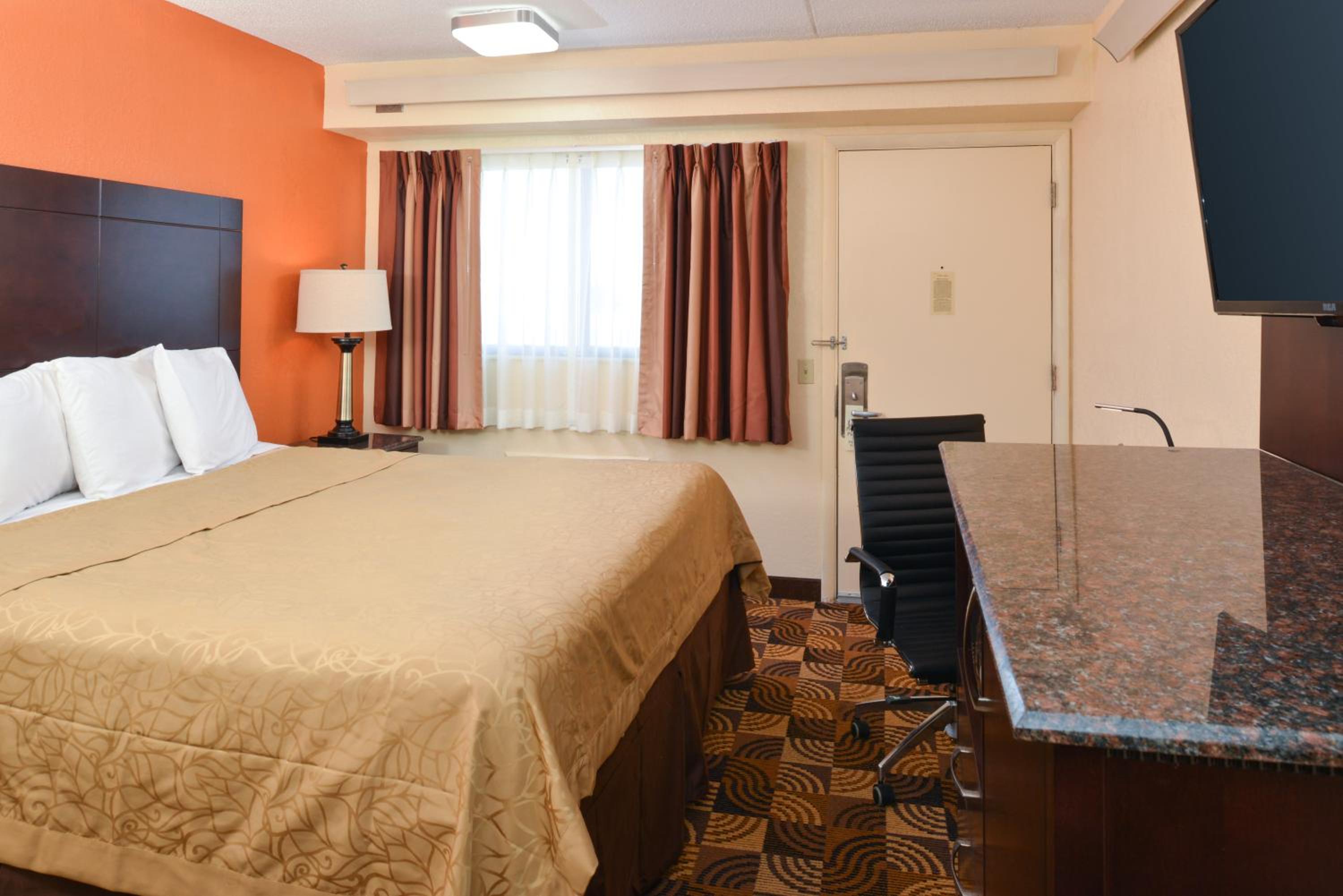 King Room - Non-Smoking - Photo 1